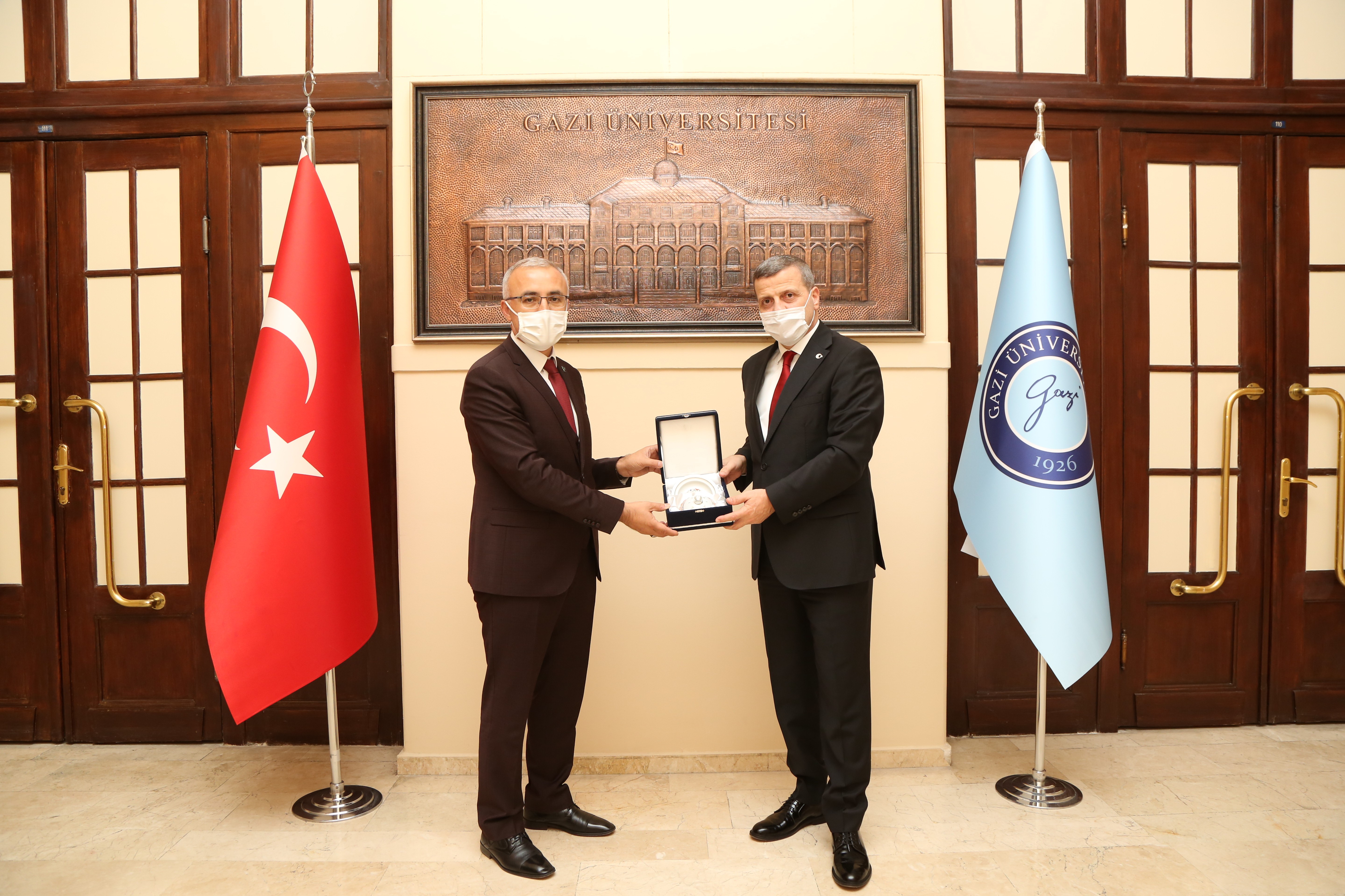 Recep Tayyip Erdoğan Üniversitesi Rektörü Prof. Dr. Hüseyin Karaman, Üniversitemiz Rektörü Prof. Dr. Musa Yıldız’ı Makamında Ziyaret Etti
