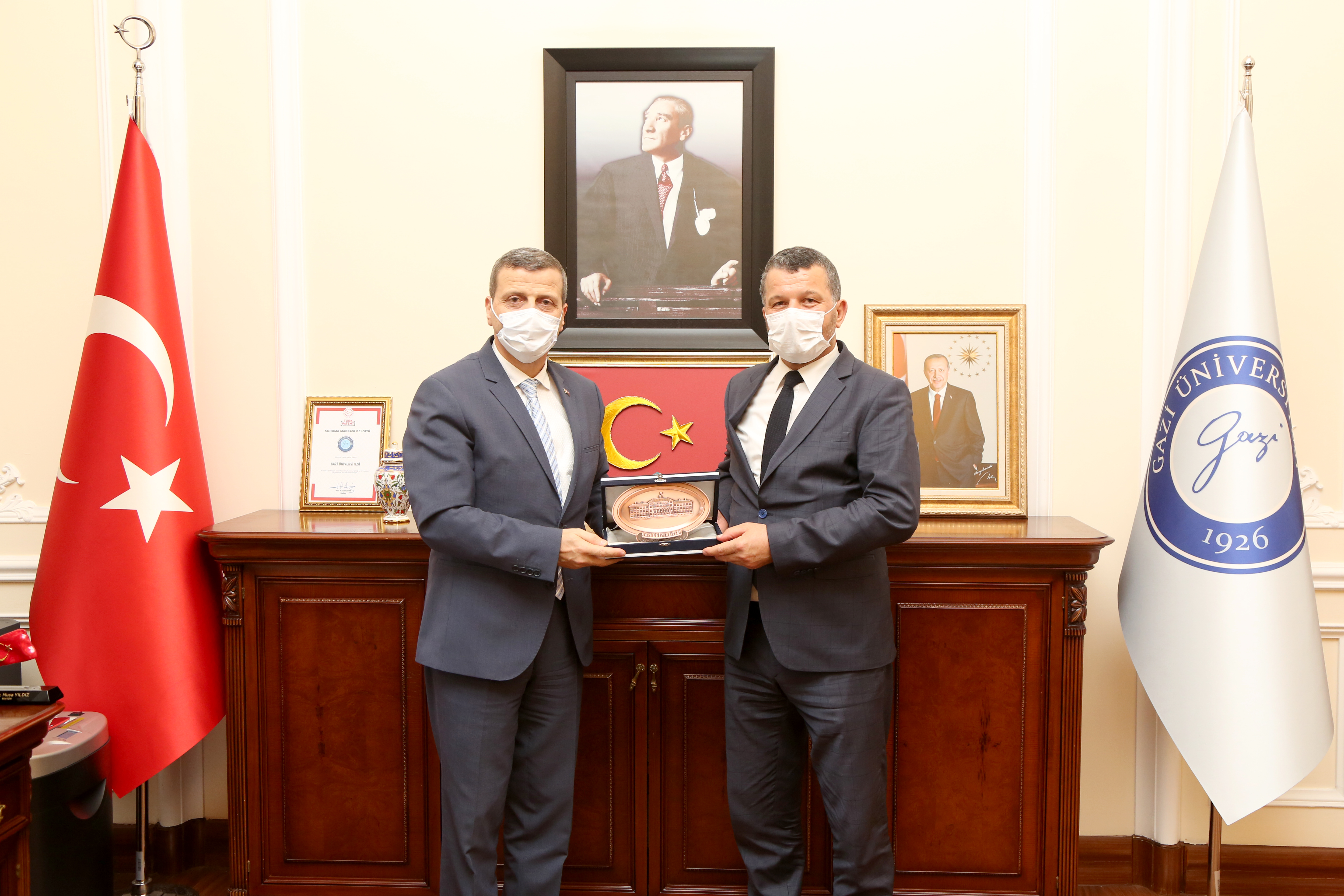 Karadeniz Dernekleri Federasyonu Başkanı Ali Aydın, Üniversitemiz Rektörü Prof. Dr. Musa Yıldız’ı Makamında Ziyaret Etti