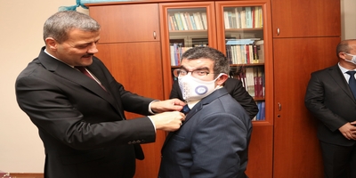 Rektörümüz Prof. Dr. Musa Yıldız’dan İdari Personelimiz Erdinç Koçak’a Doğum Gününde Büyük Sürpriz