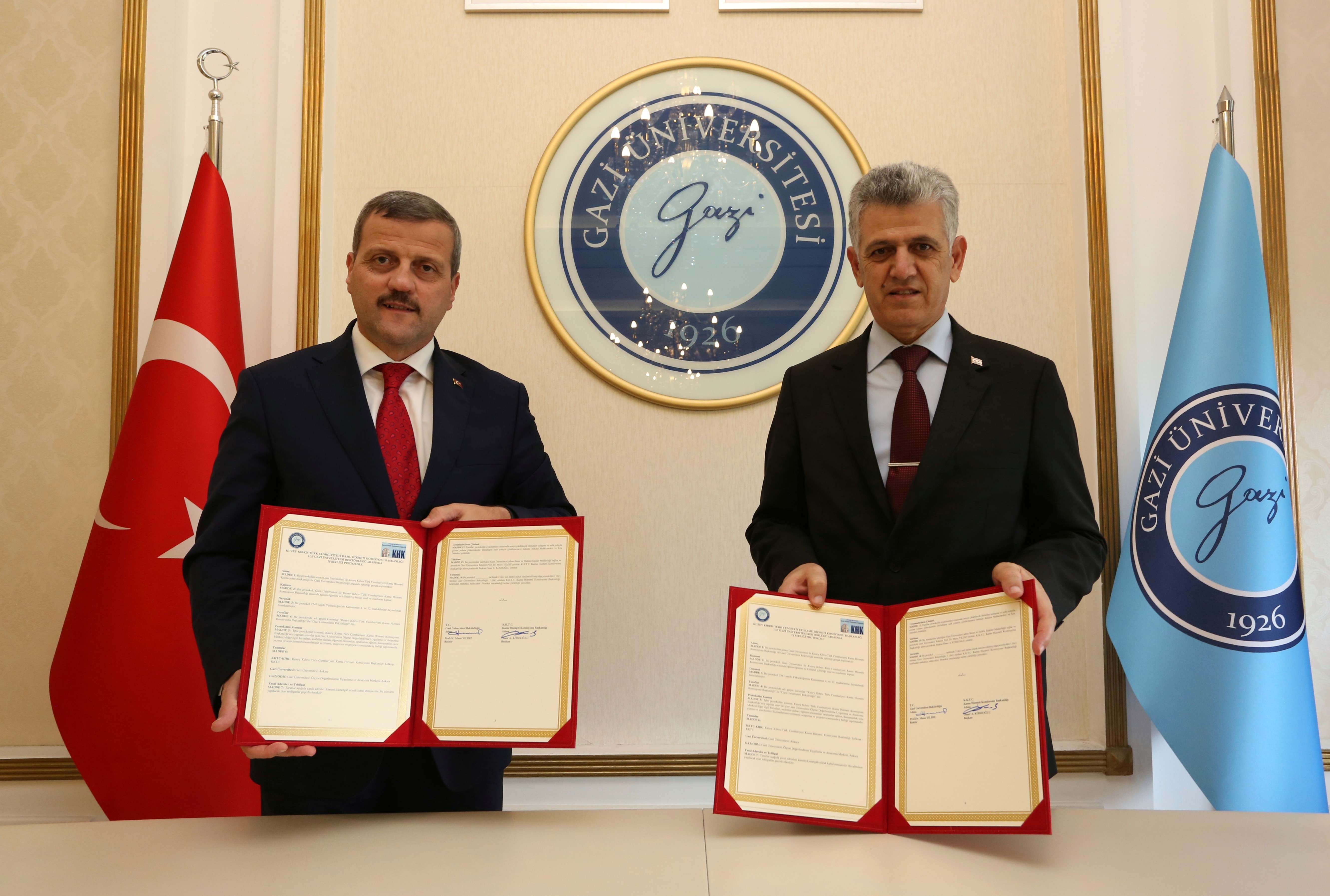 Üniversitemiz ile KKTC Kamu Hizmeti Komisyonu Başkanlığı Arasında İş Birliği Protokolü İmzalandı