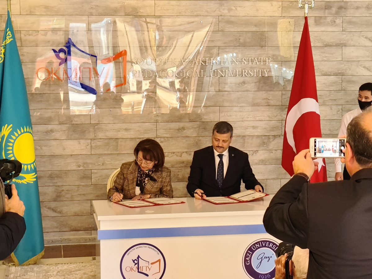 Üniversitemiz ile Güney Kazakistan Devlet Pedagoji Üniversitesi Arasında İş Birliği Protokolü ve Erasmus Anlaşmaları İmzalandı