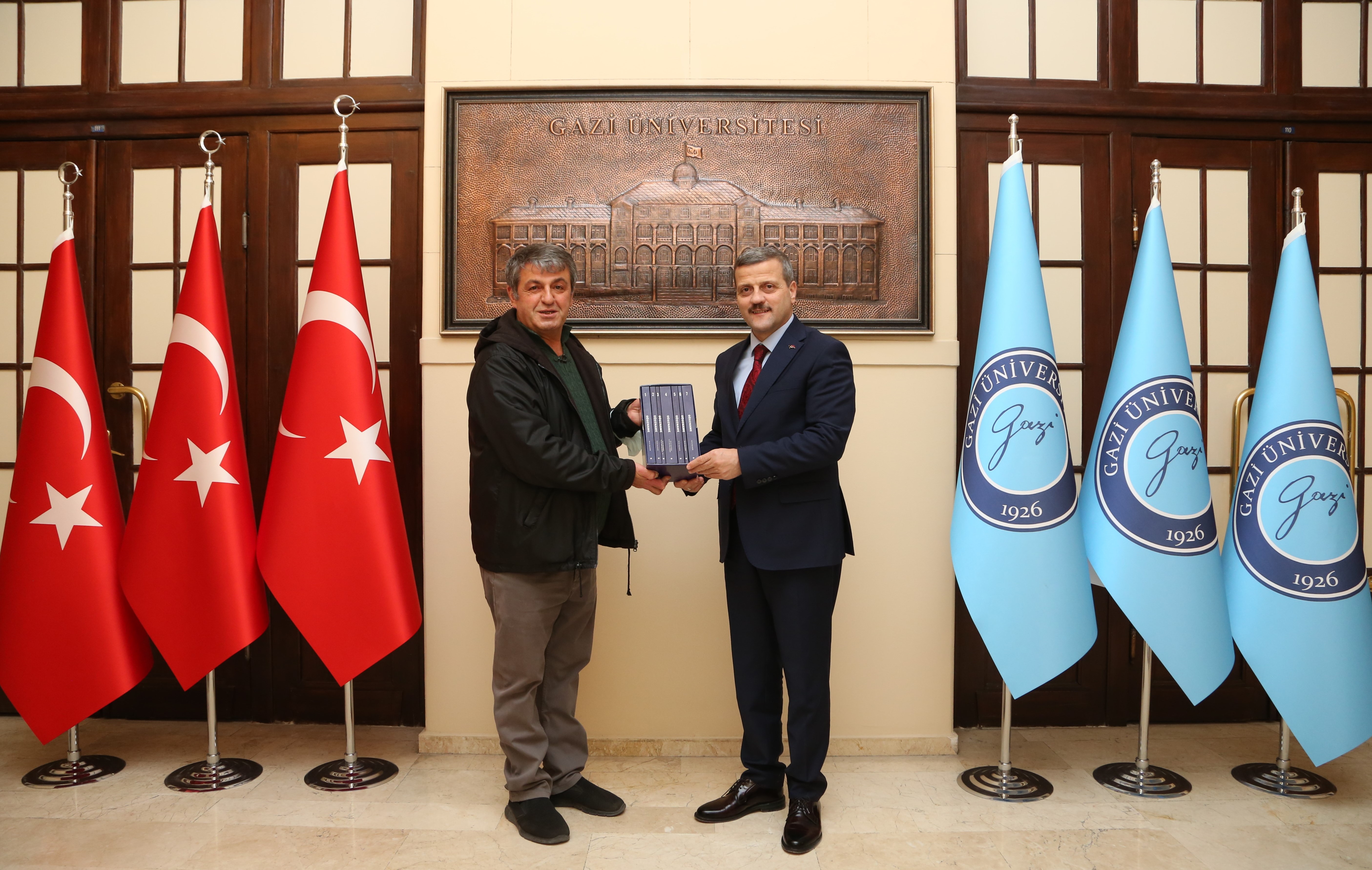 Gazi Eğitim Fakültesi Türkçe Eğitimi Ana Bilim Dalı Öğretim Üyesi Prof. Dr. Necati Demir’in 7 Ciltlik “Oğuzname” Adlı Eseri Çıktı