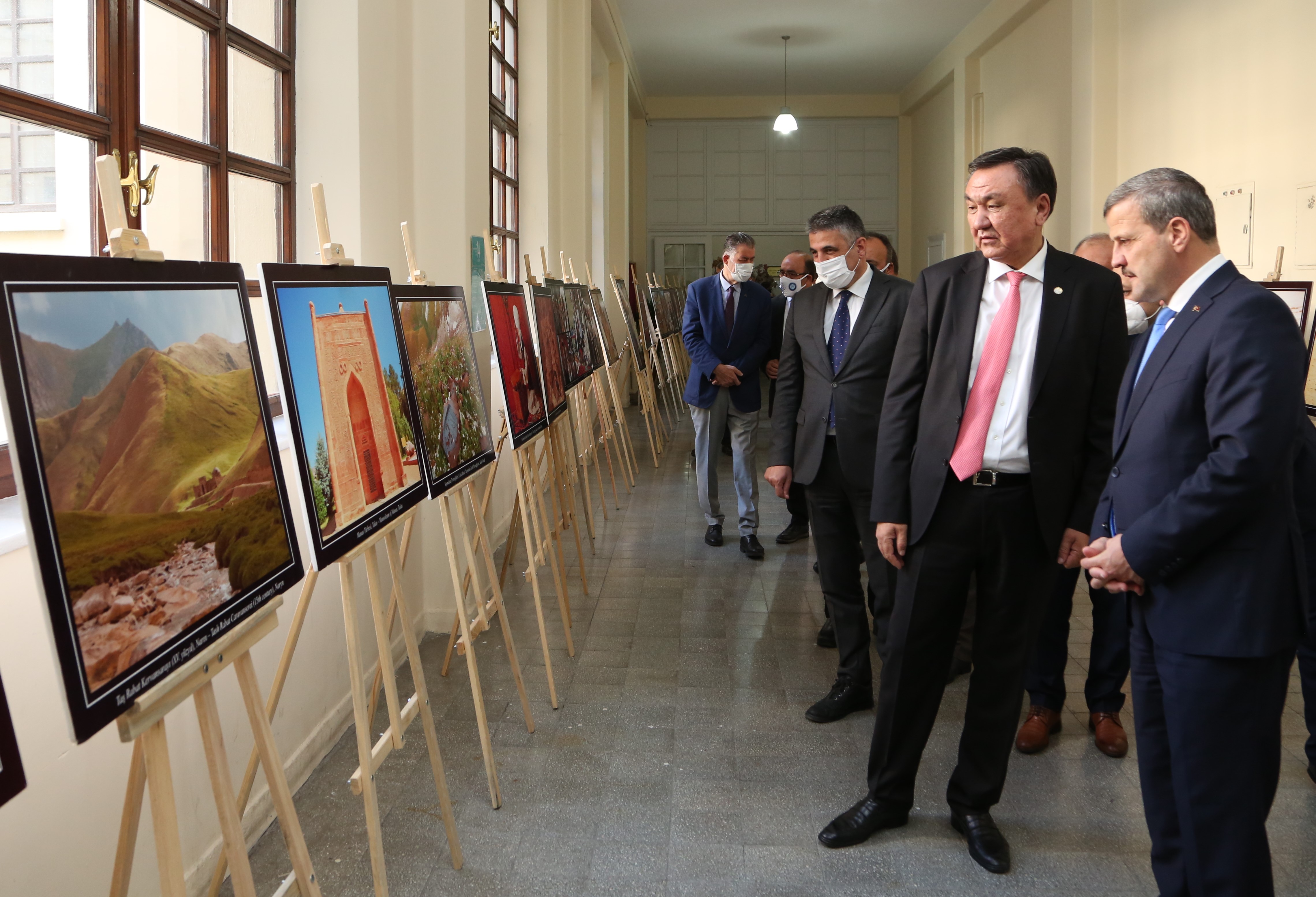 Üniversitemizde, Kırgızistan’ın Bağımsızlığının 30. Yılı Münasebetiyle Fotoğraf Sergisi Açıldı