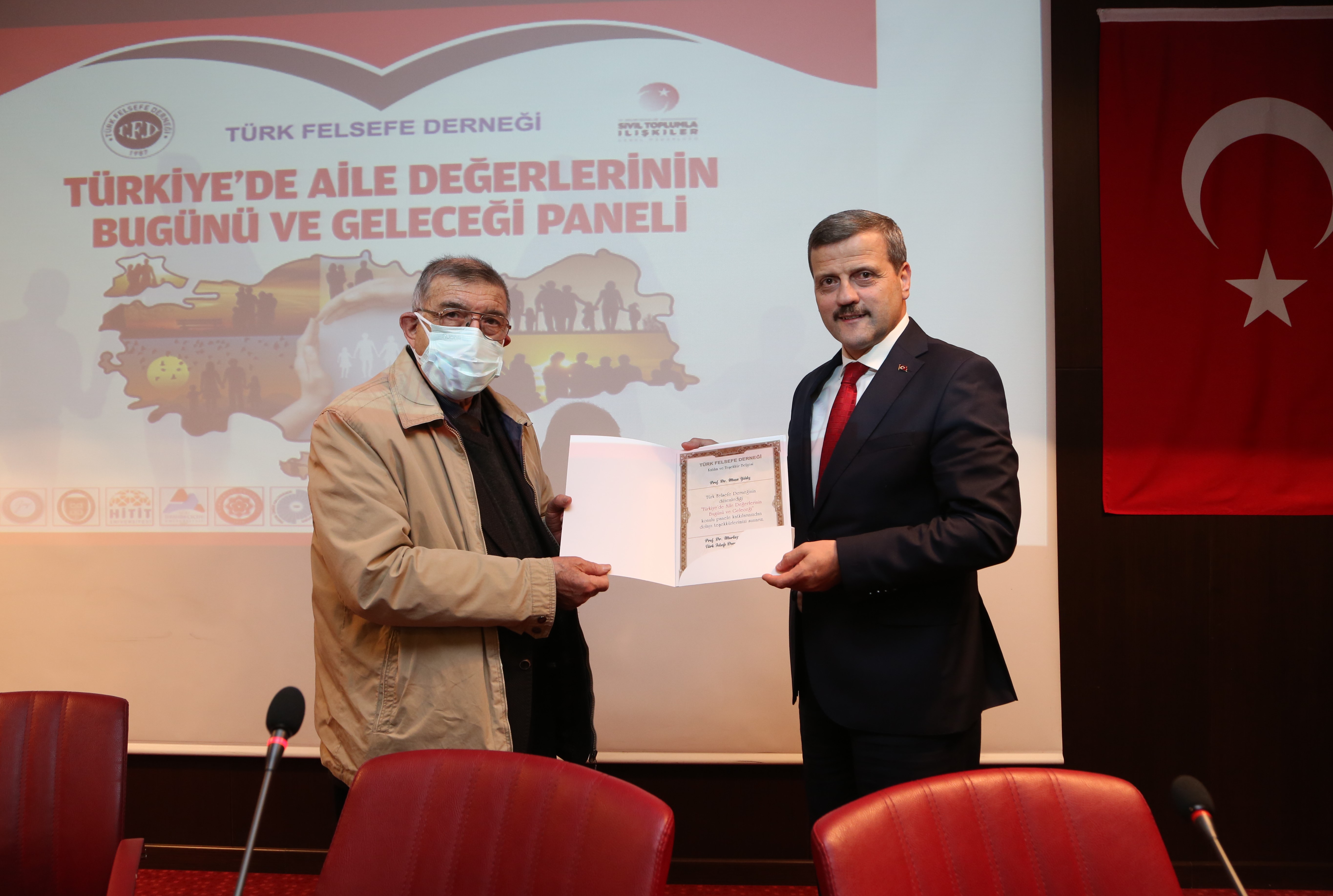 Üniversitemizde “Türkiye’de Aile Değerlerinin Bugünü ve Geleceği” Konulu Panel Düzenlendi-1