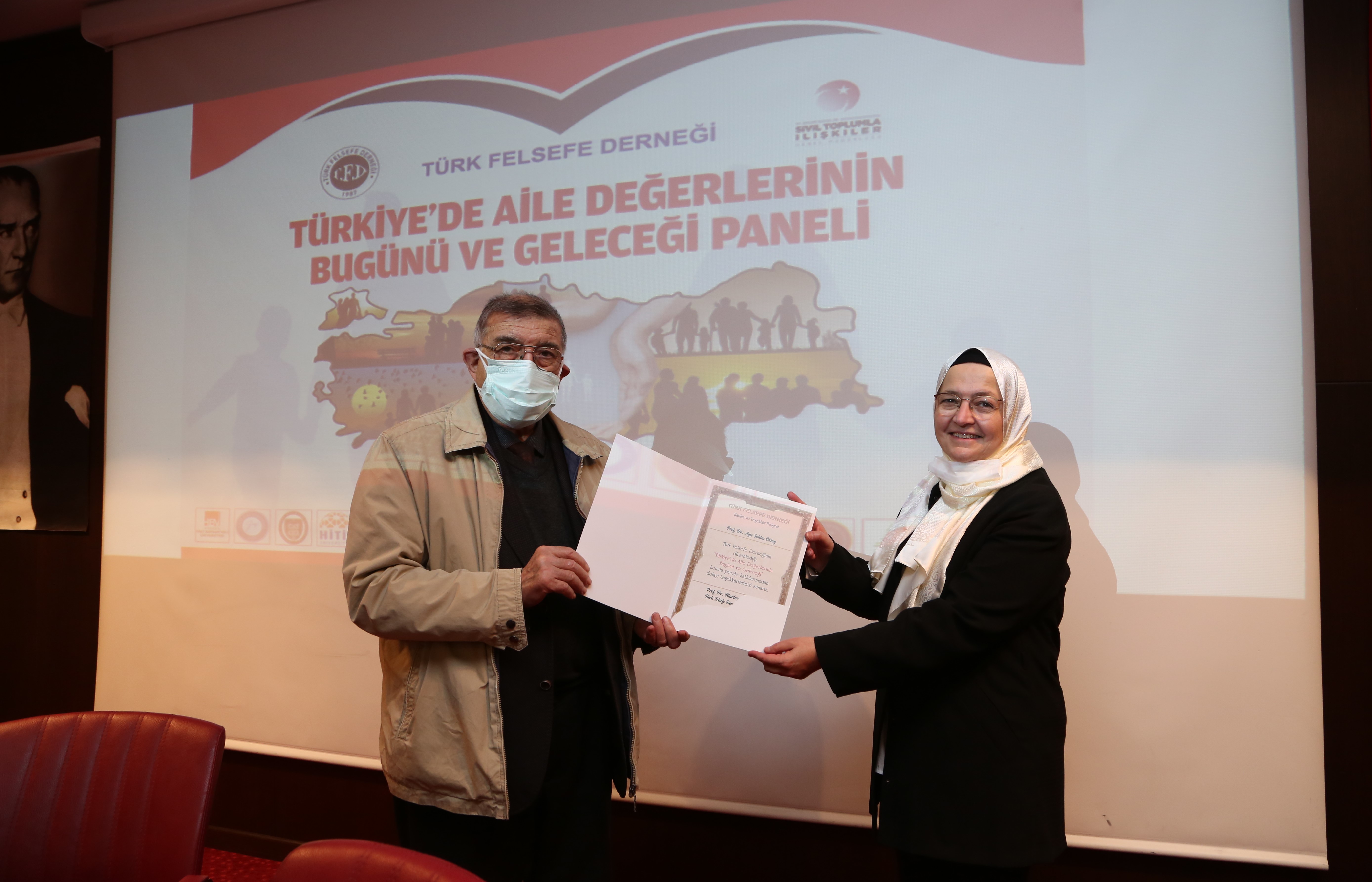 Üniversitemizde “Türkiye’de Aile Değerlerinin Bugünü ve Geleceği” Konulu Panel Düzenlendi-1