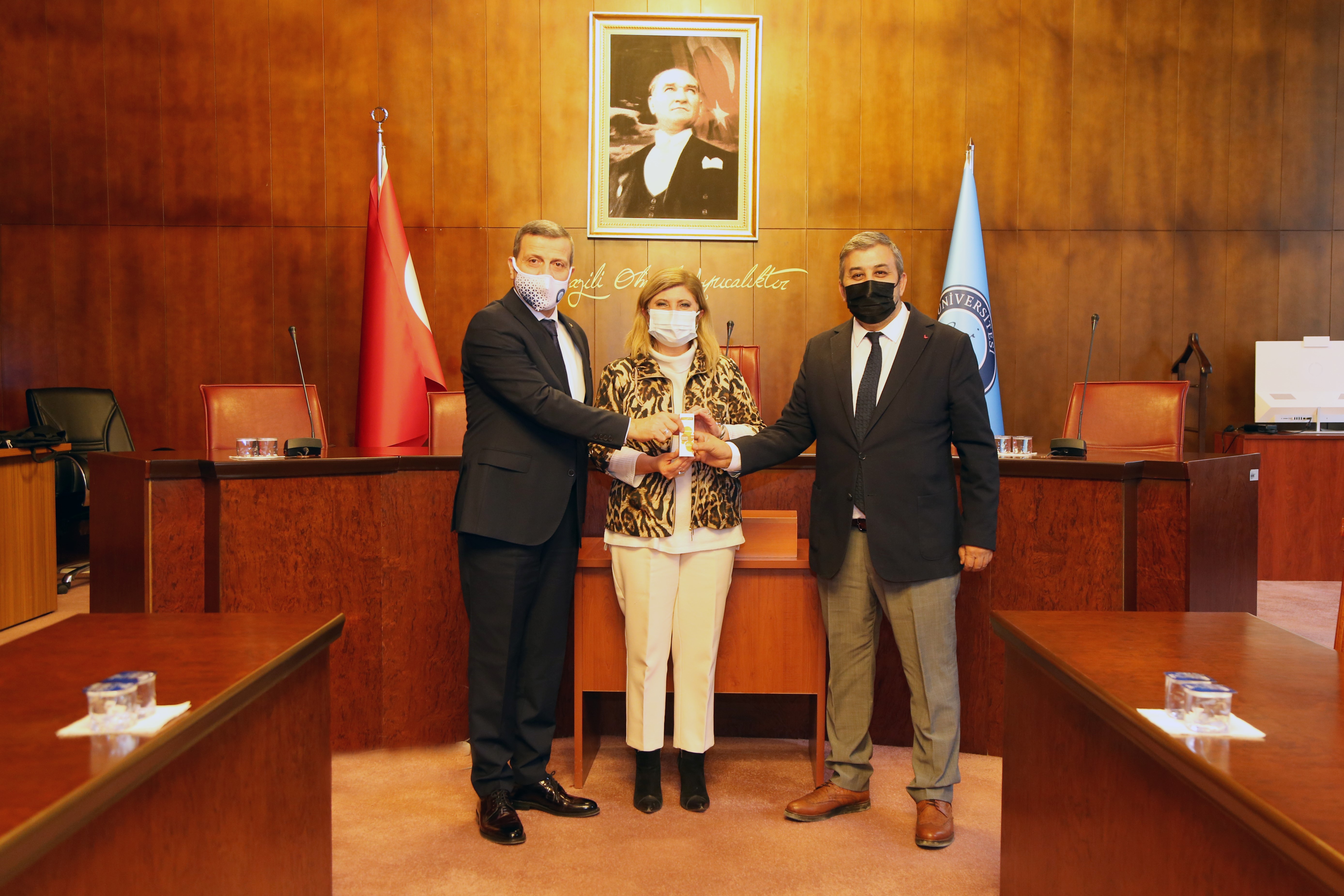 Üniversitemizin İlk Patentli Ürünü Olan “Theraphyto Ağız Bakım Spreyi”nin Lisans Devri İmza Töreni Gerçekleştirildi-1