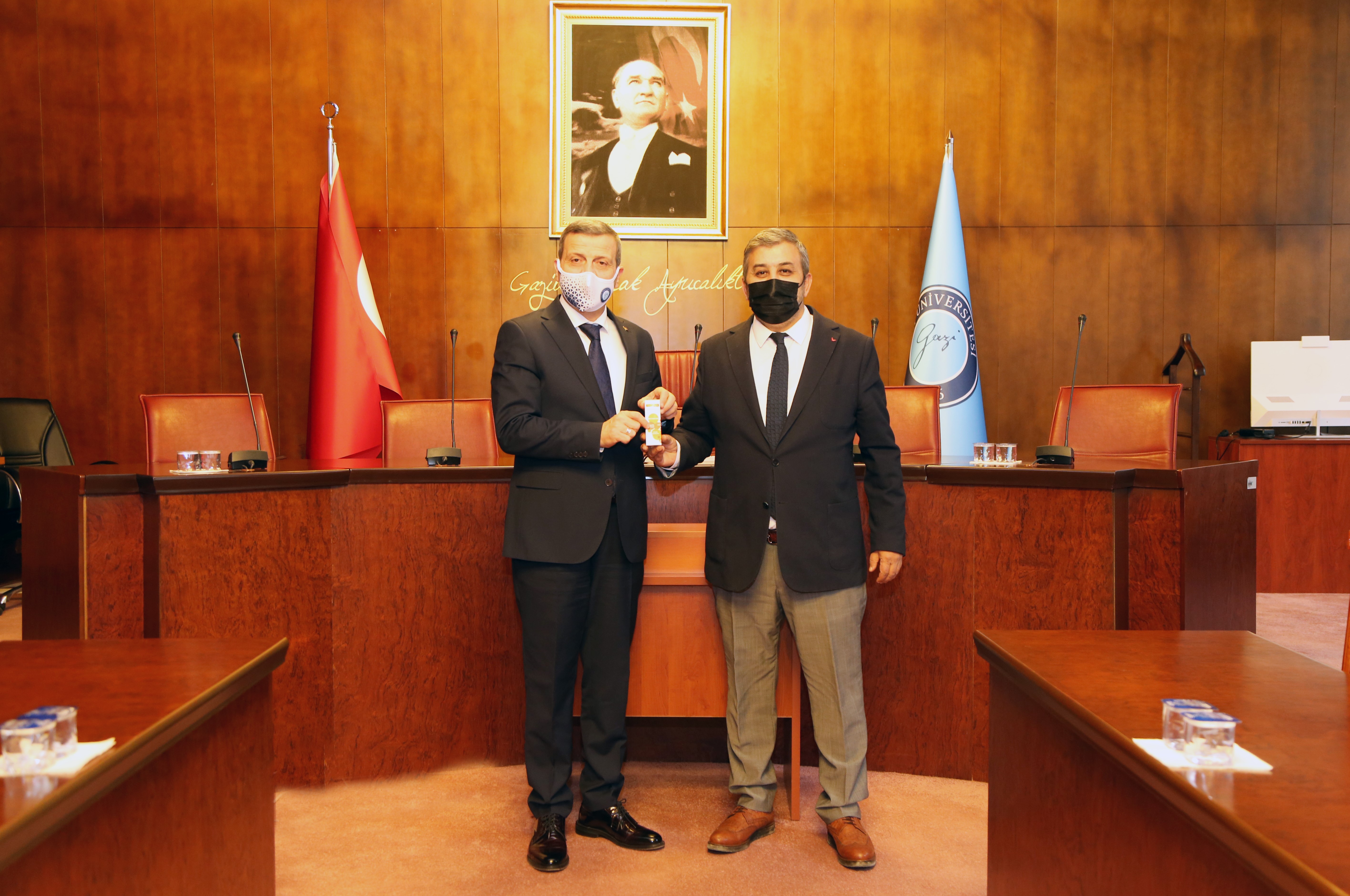 Üniversitemizin İlk Patentli Ürünü Olan “Theraphyto Ağız Bakım Spreyi”nin Lisans Devri İmza Töreni Gerçekleştirildi-1