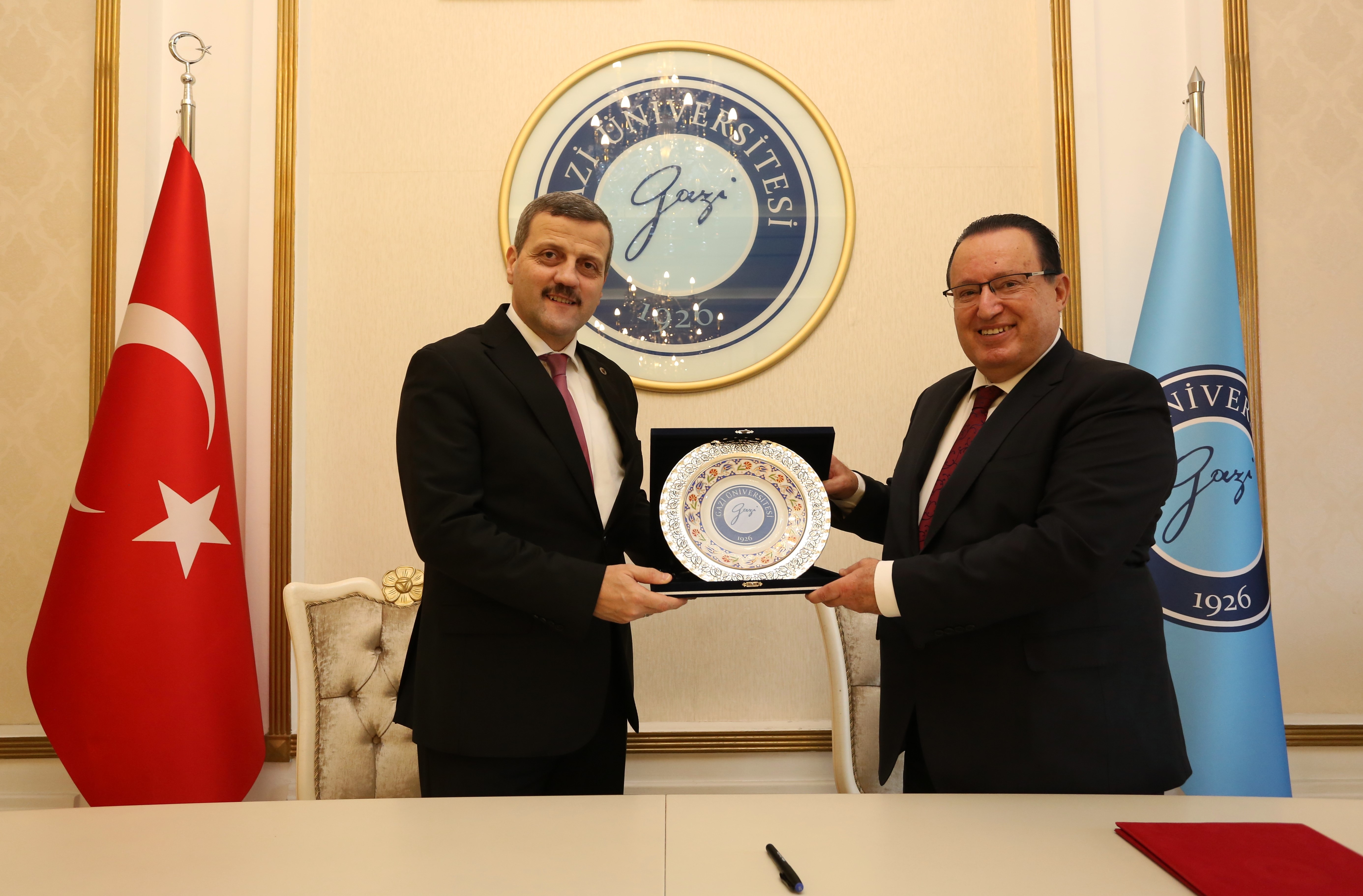 Üniversitemiz ile Kıbrıs Sağlık ve Toplum Bilimleri Üniversitesi Arasında İş Birliği Protokolü İmzalandı-1