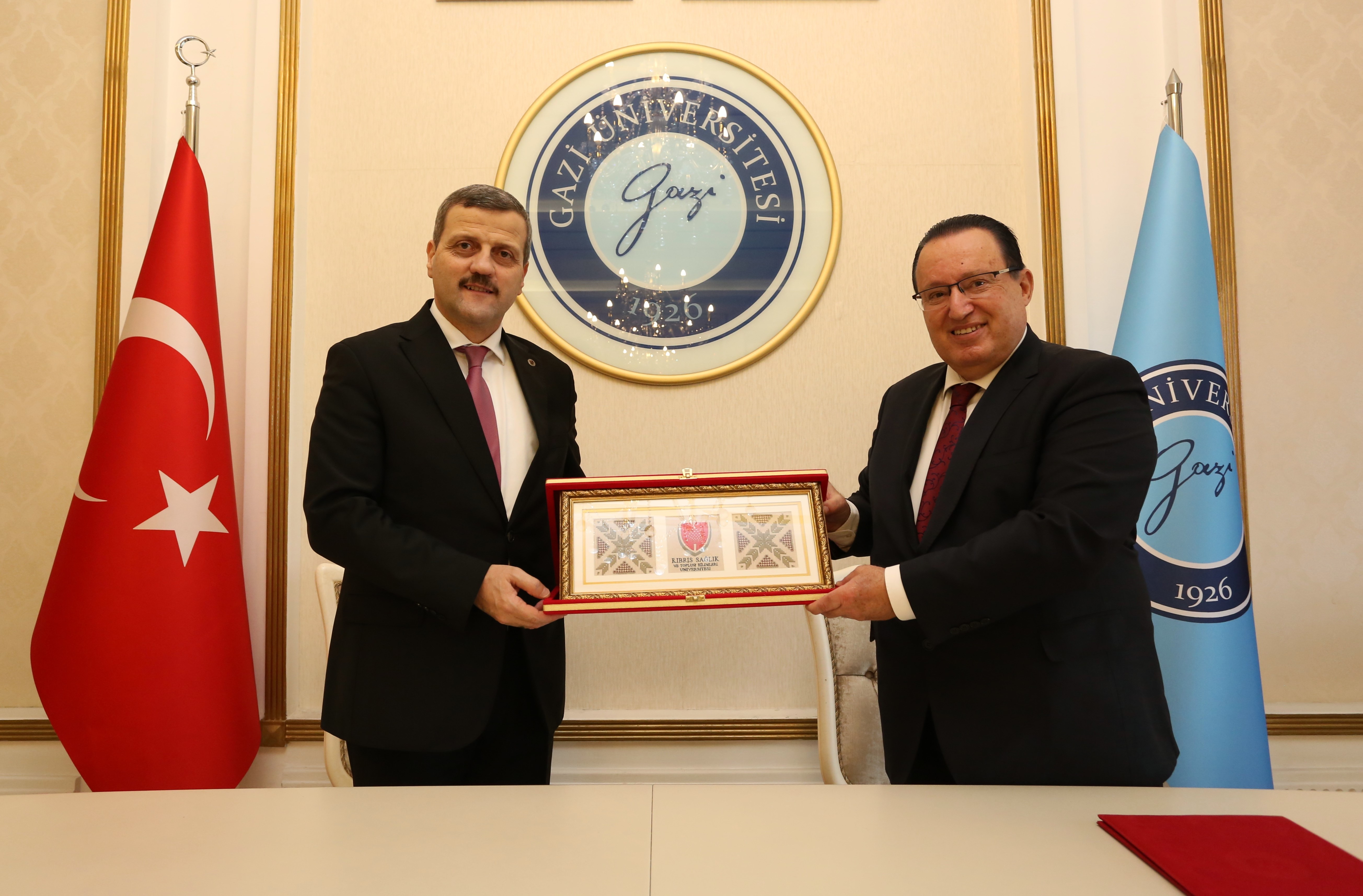 Üniversitemiz ile Kıbrıs Sağlık ve Toplum Bilimleri Üniversitesi Arasında İş Birliği Protokolü İmzalandı-1