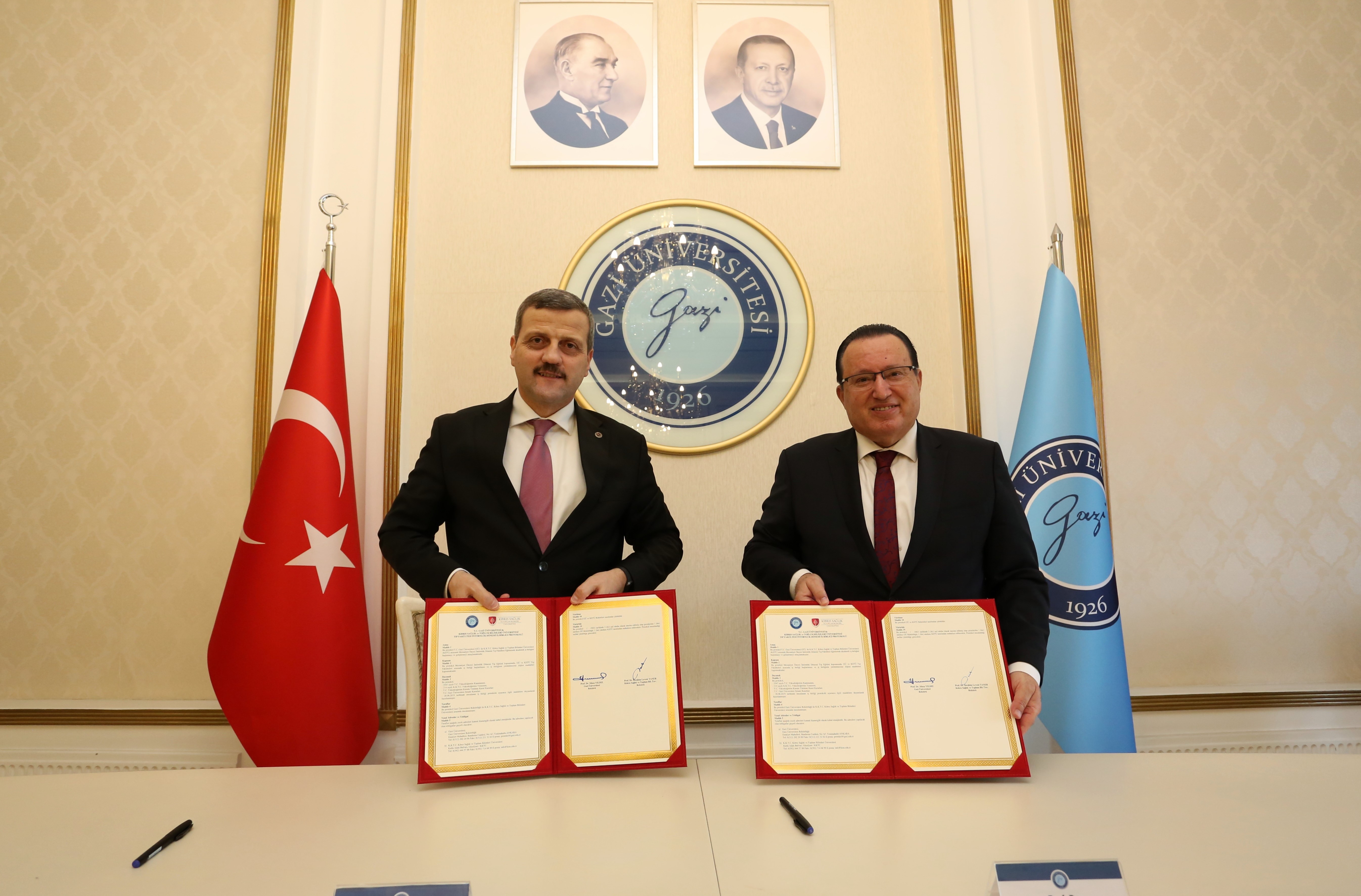 Üniversitemiz ile Kıbrıs Sağlık ve Toplum Bilimleri Üniversitesi Arasında İş Birliği Protokolü İmzalandı-1