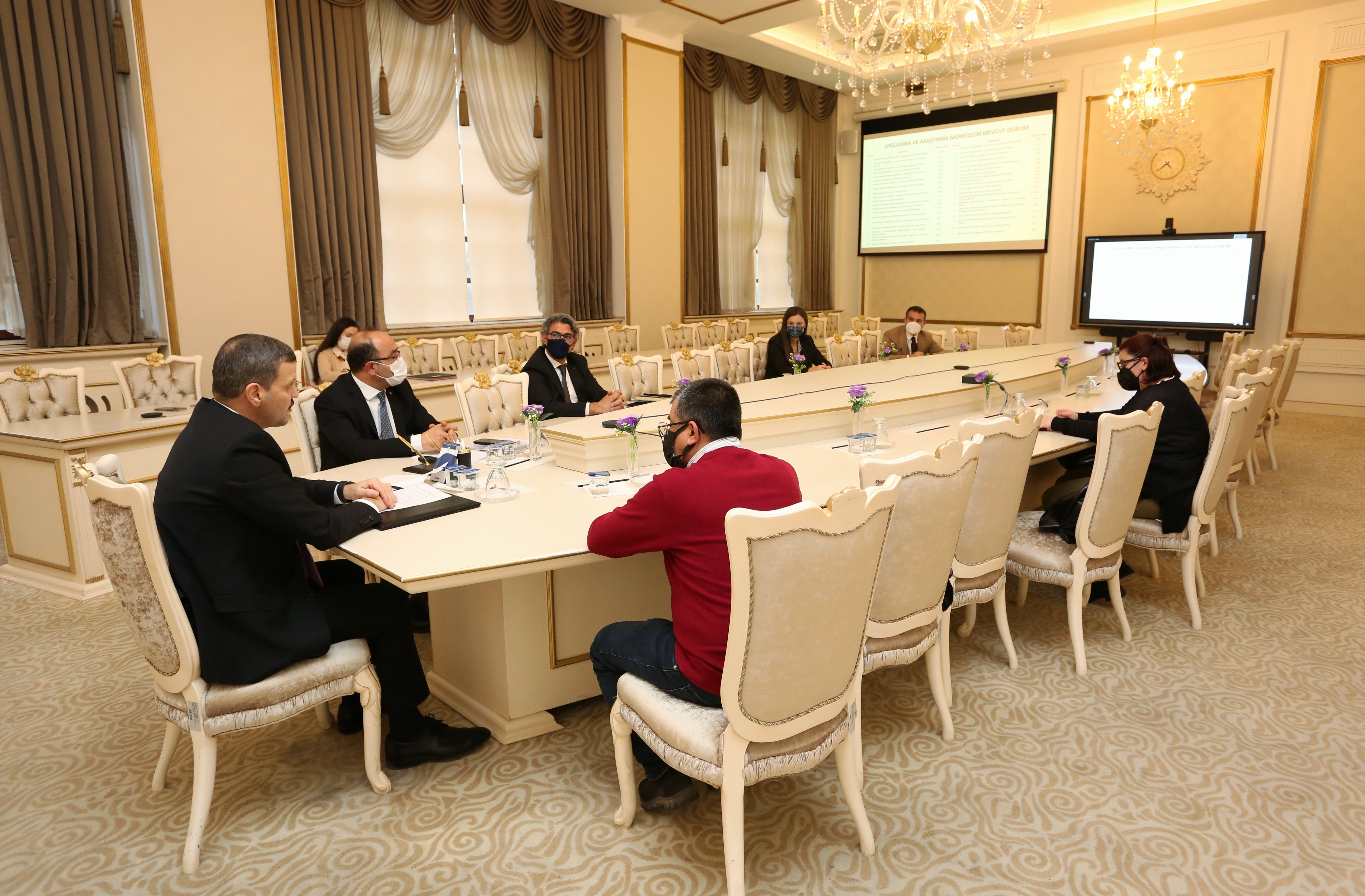 Üniversitemiz Uygulama ve Araştırma Merkezleri Kurulu İlk Toplantısını Gerçekleştirdi-1