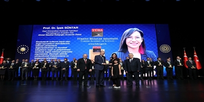 Üniversitemiz Eczacılık Fakültesi Dekan Yardımcısı Prof. Dr. İpek Süntar’dan Büyük Başarı