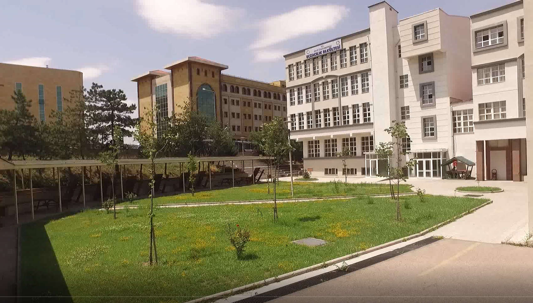 Üniversitemiz Eczacılık Fakültesi ECZAKDER Tarafından Tam Akreditasyon Almaya Hak Kazandı-1
