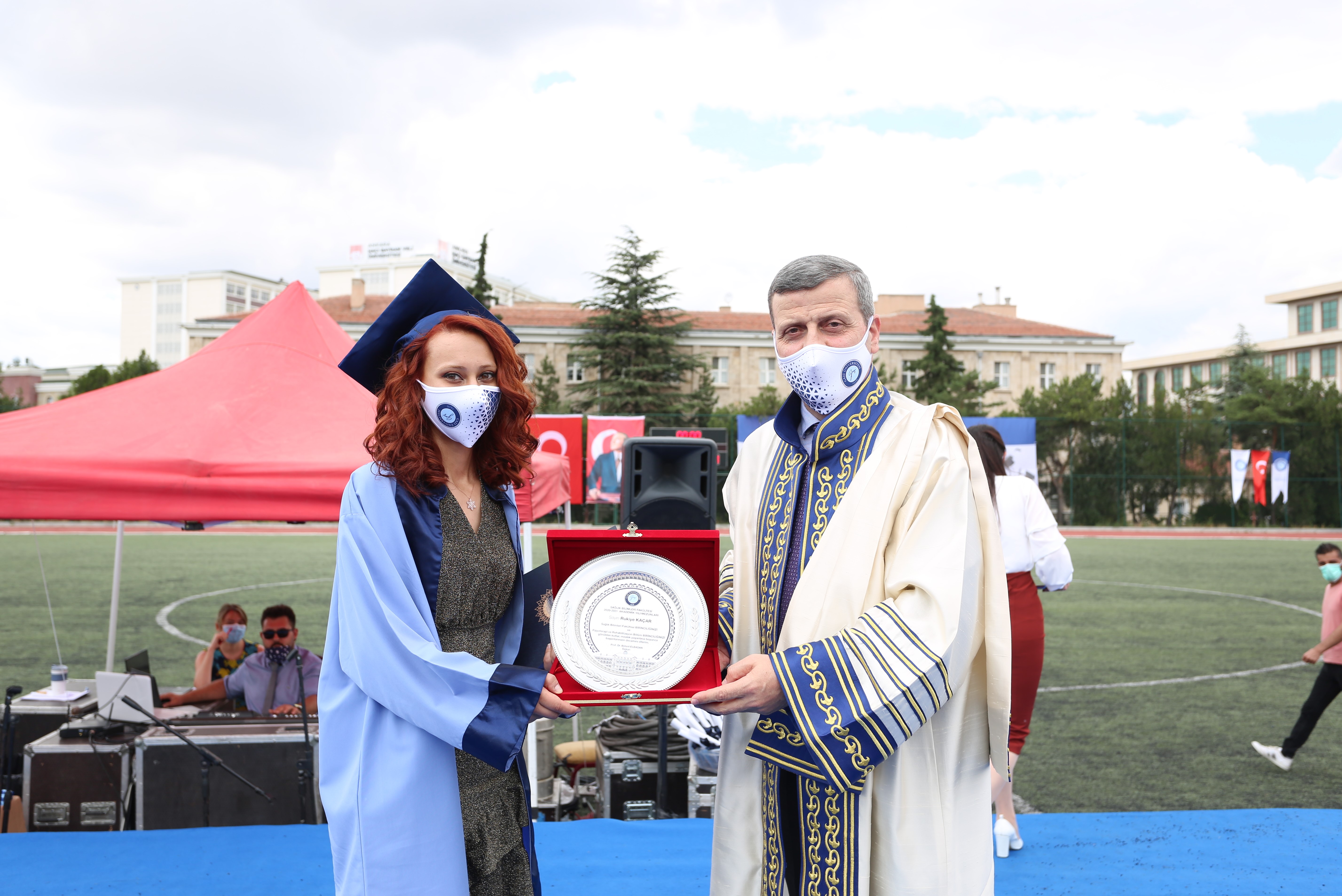 Sağlık Bilimleri Fakültesi Mezunlarını Uğurladı