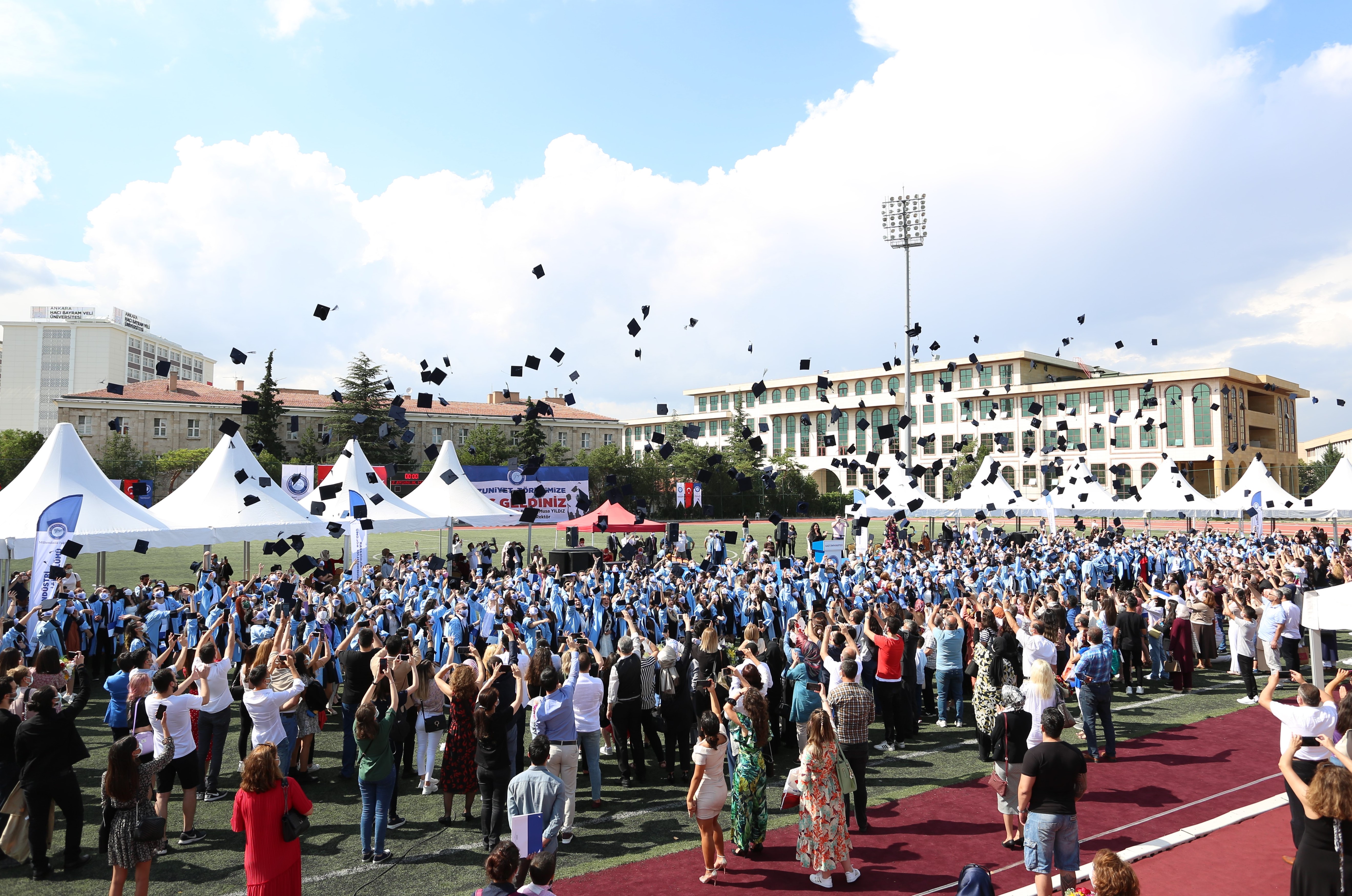 Üniversitemiz Mühendislik Fakültesinde Mezuniyet Coşkusu
