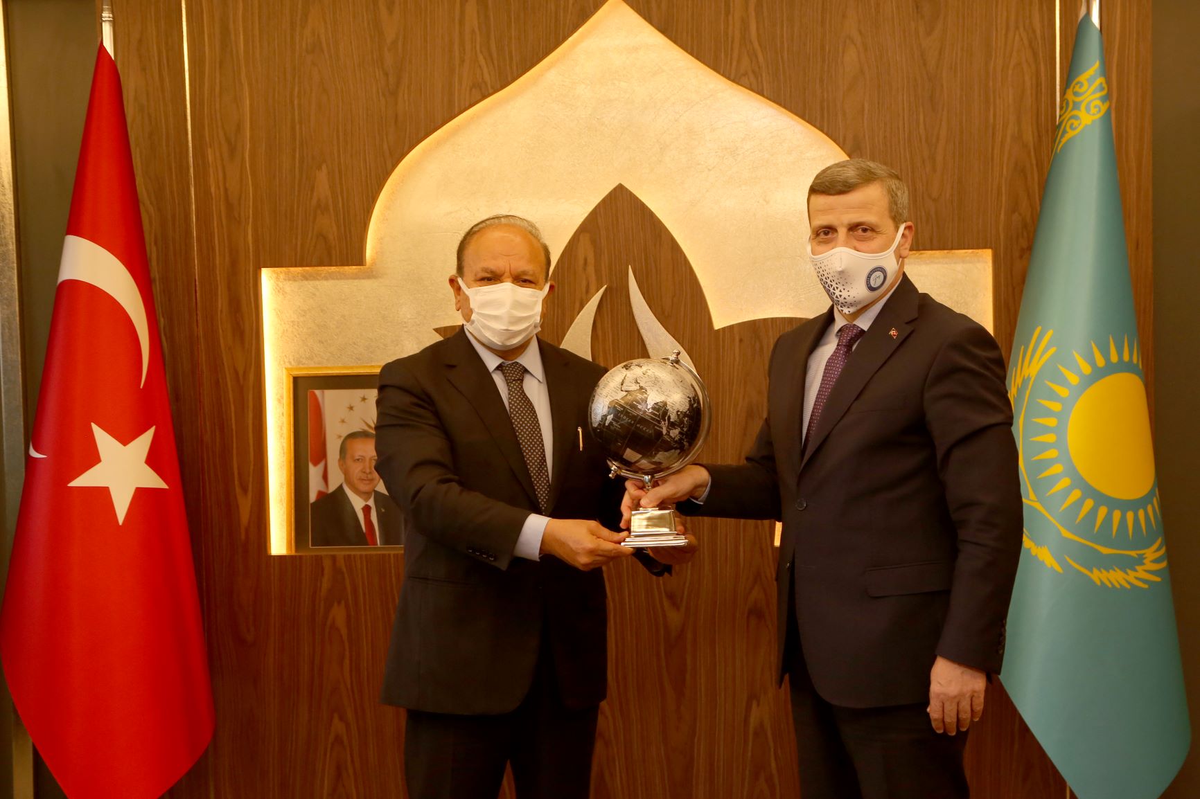 Rektörümüz Prof. Dr. Musa Yıldız, Ahmet Yesevi Üniversitesi Mütevelli Heyeti Başkanı Prof. Dr. Muhittin Şimşek’i Ziyaret Etti