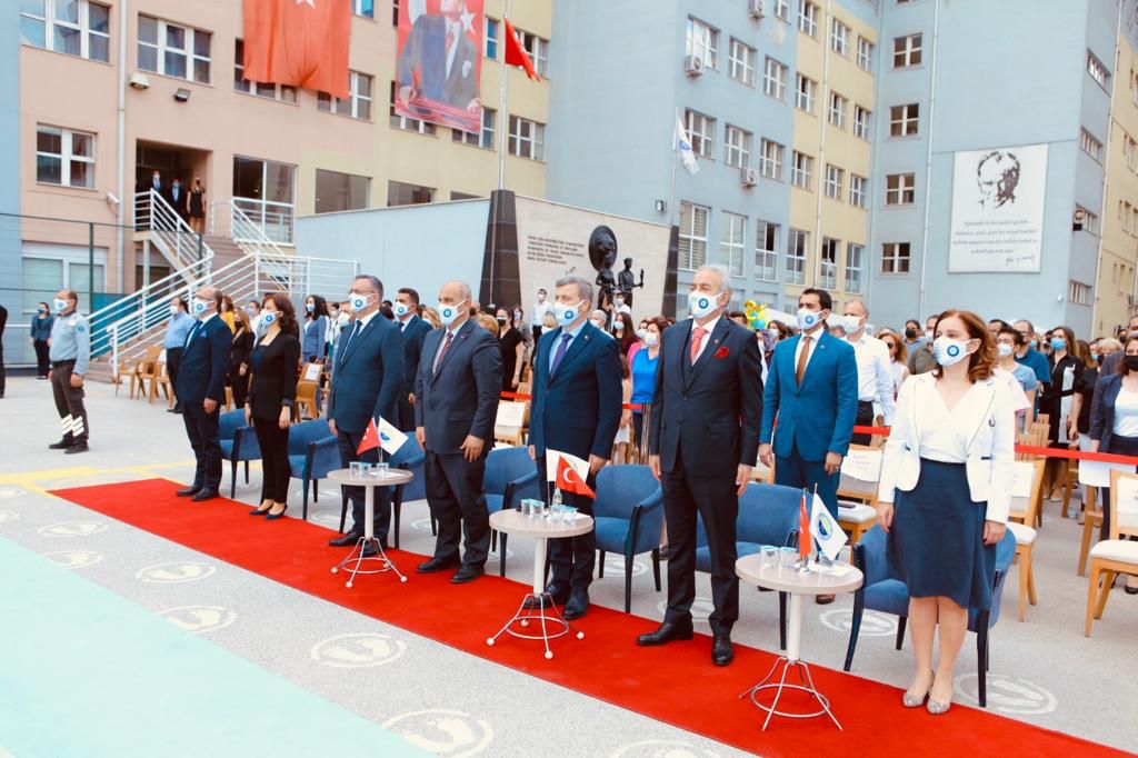 Gazi Üniversitesi Vakfı Özel Okullarının Mezuniyet Sevinci