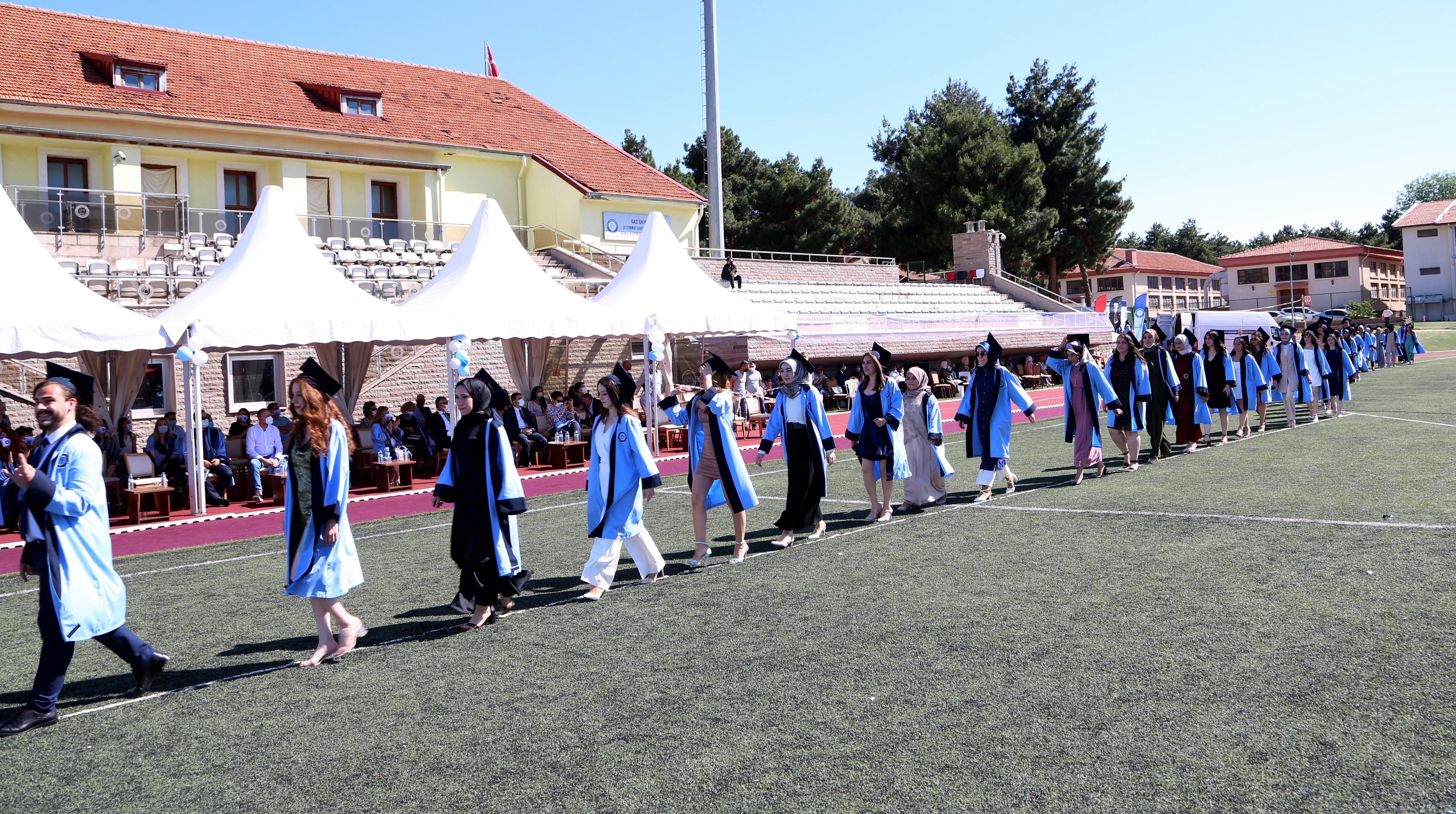 Üniversitemiz Eczacılık Fakültesi 49. Dönem Mezunlarını Uğurladı