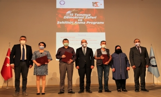 Üniversitemizde “15 Temmuz Demokrasi Zaferi ve Şehitleri Anma Programı” Gerçekleştirildi
