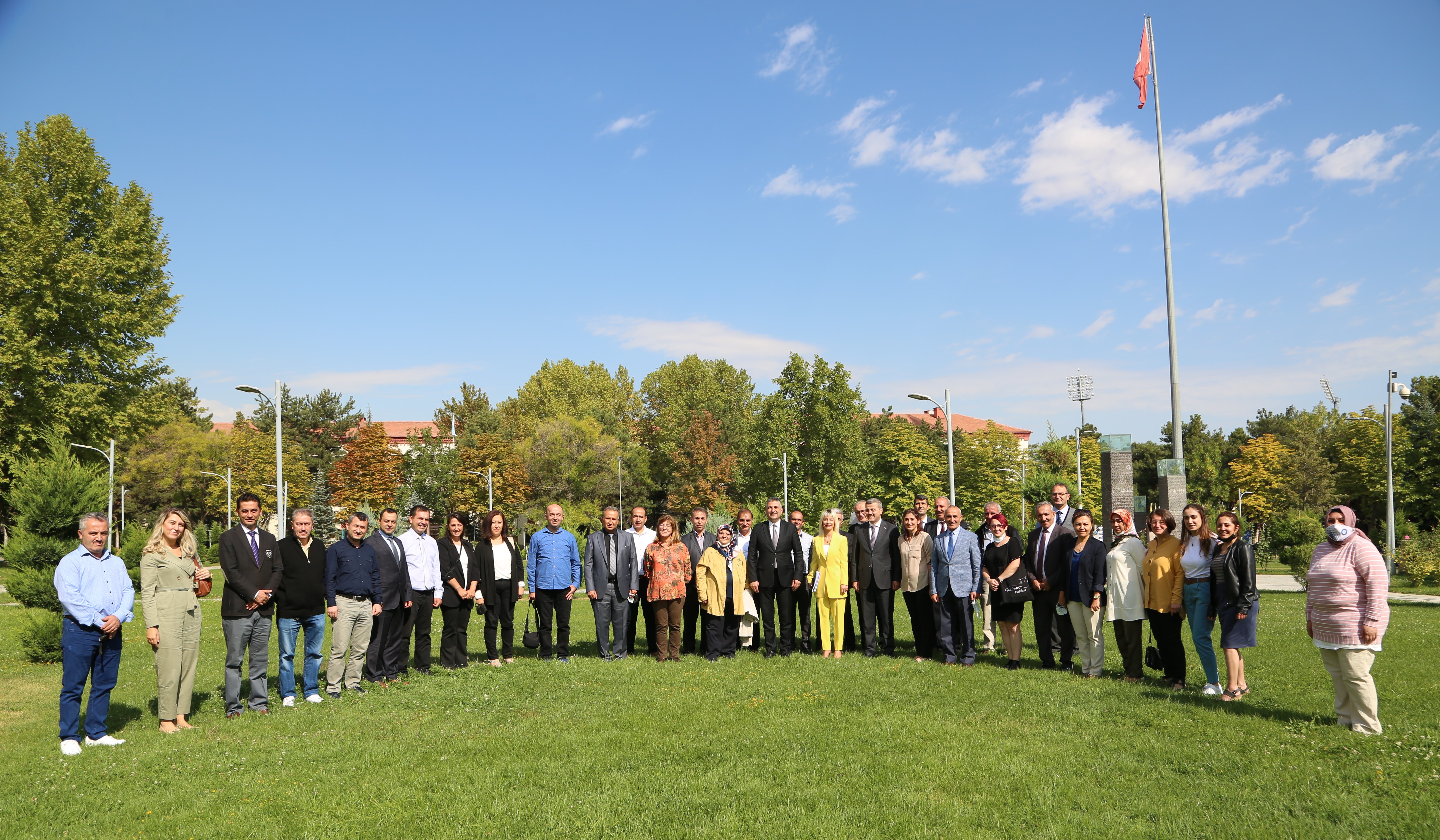 Rektörümüz Prof. Dr. Musa Yıldız, Kütüphane ve Dokümantasyon Daire Başkanlığı Personeliyle Değerlendirme Toplantısına Katıldı-1