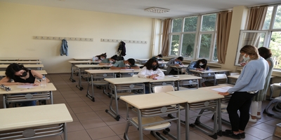 Yabancı Diller Yüksekokulunun Sınavları Salgın Tedbirlerine Uyularak Yüz Yüze Gerçekleştirildi