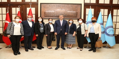 Üniversitemiz Tıp Fakültesi Göğüs Hastalıkları Ana Bilim Dalı Öğretim Üyeleri Rektörümüz Prof. Dr. Musa Yıldız’ı Ziyaret Etti 