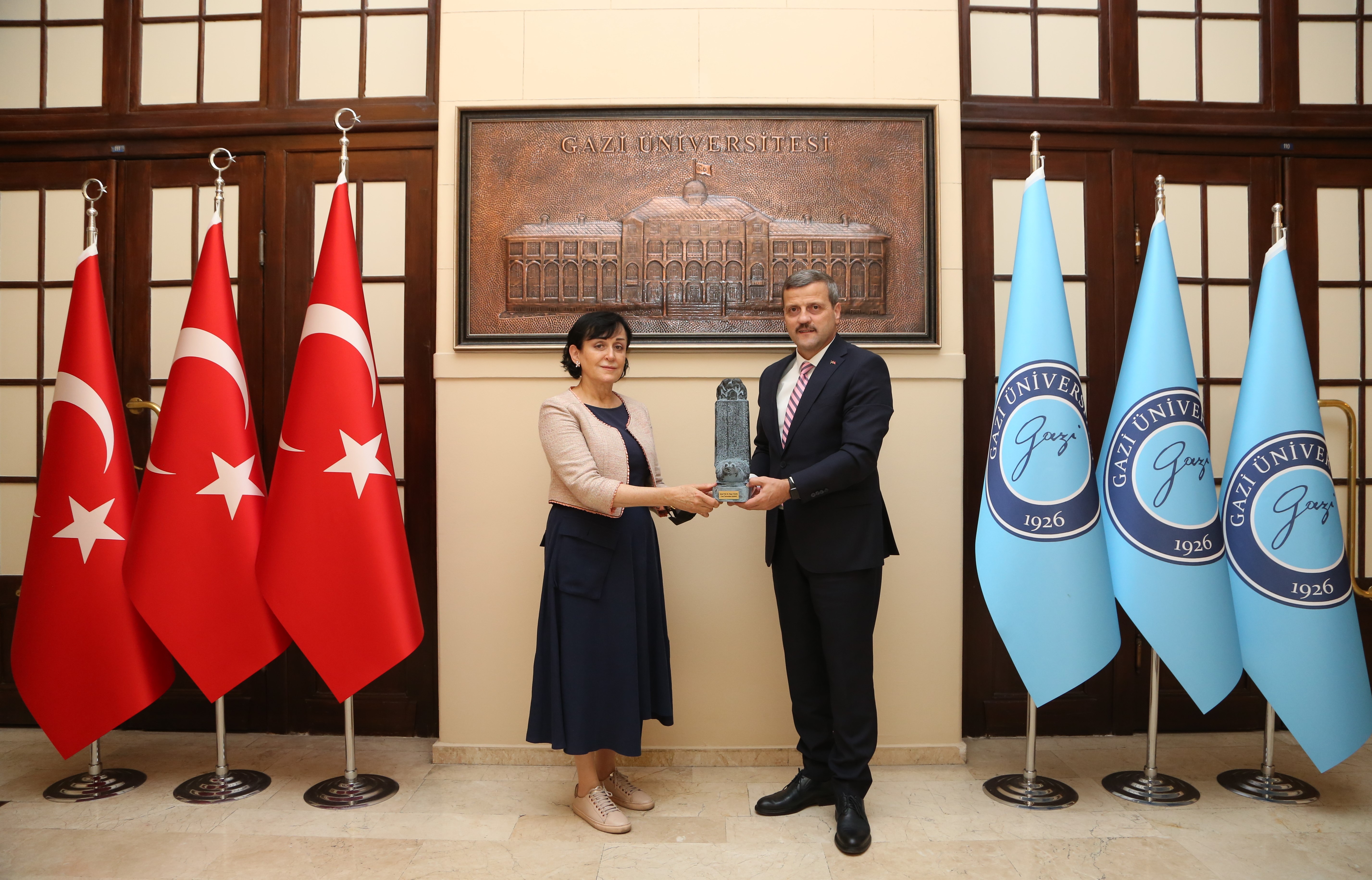 Üniversitemiz Türk Dünyası Uygulama ve Araştırma Merkez Müdürü ve Yönetim Kurulu Üyeleri Rektörümüz Prof. Dr. Musa Yıldız’ı Ziyaret Etti-1