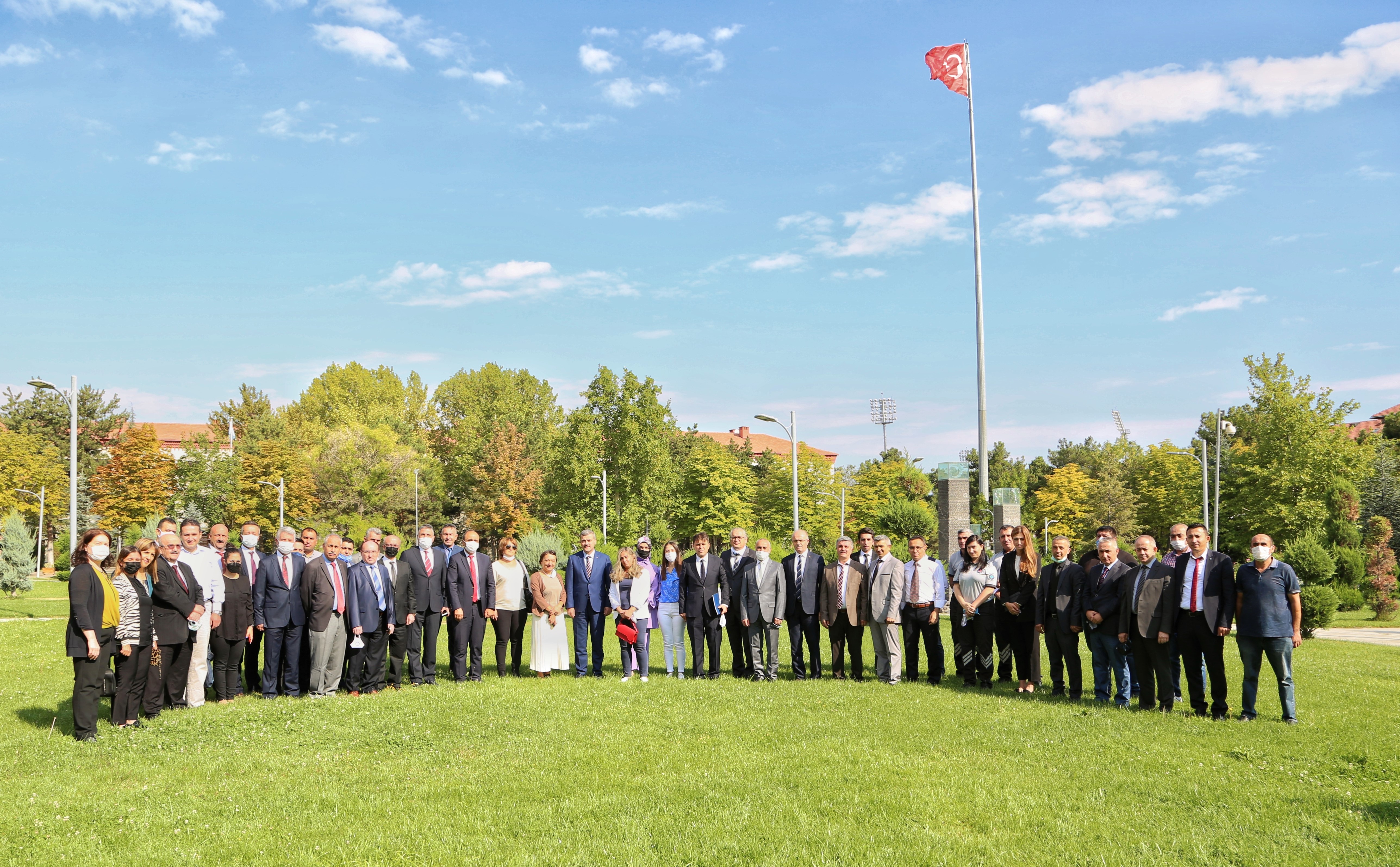 Rektörümüz Prof. Dr. Musa Yıldız, İdari ve Mali İşler Daire Başkanlığı Personeliyle Değerlendirme Toplantısına Katıldı-1