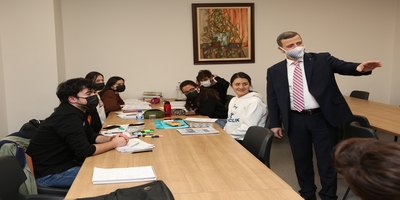 Rektörümüz Prof. Dr. Musa Yıldız, Merkez Kütüphaneyi Ziyaret Etti