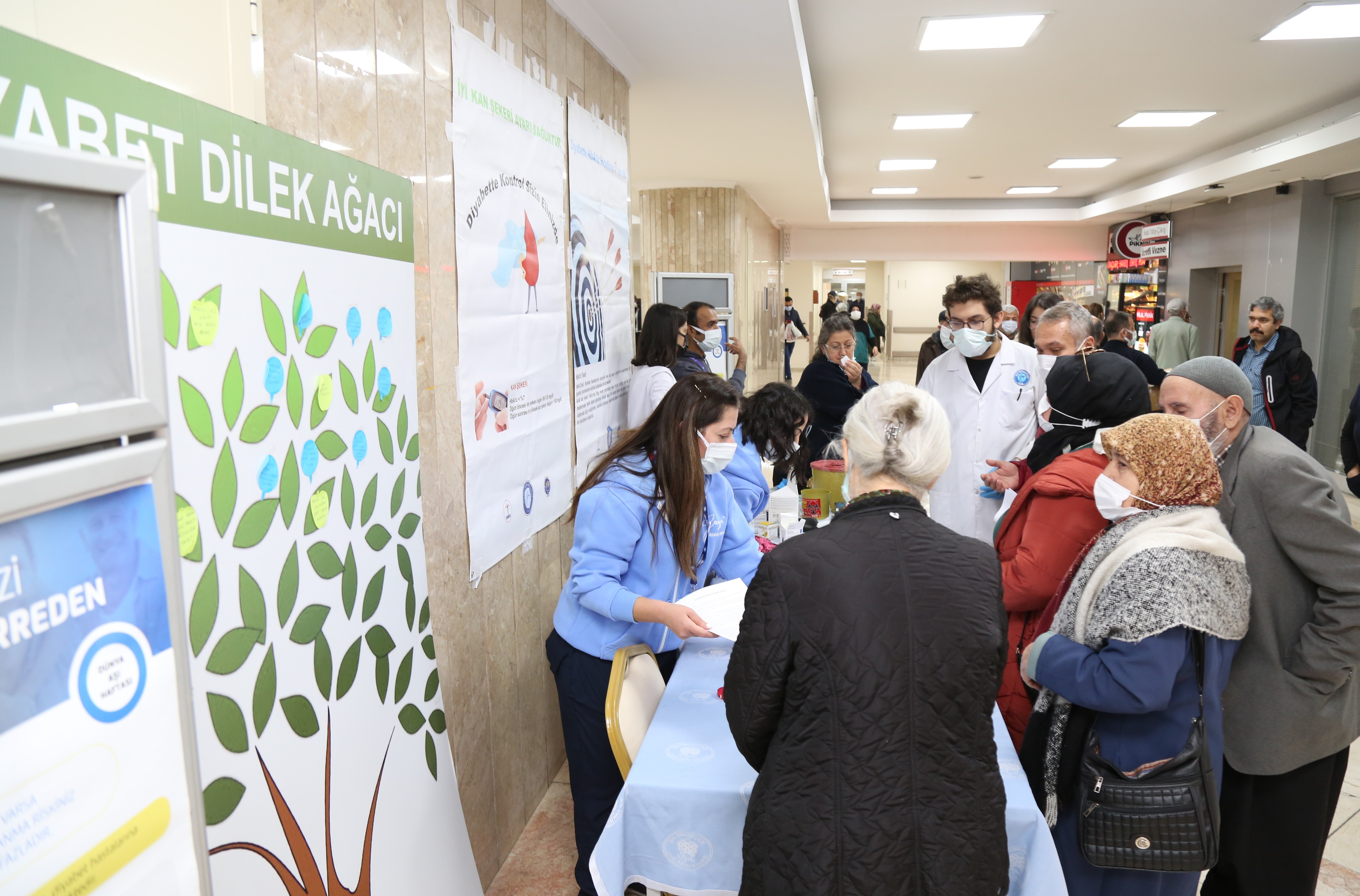 Gazi Üniversitesi Hastanesi Düzenlediği Farkındalık Etkinliği ile “14 Kasım Dünya Diyabet Günü”ne Dikkat Çekti-1