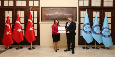 Tıp Fakültesi Öğretim Üyemiz Prof. Dr. Elvan İşeri’ye Büyük Ödül