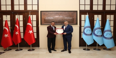 TÜSF Başkanı Prof. Dr. Mehmet Günay, Rektörümüze Başarı Plaketi Takdim Etti