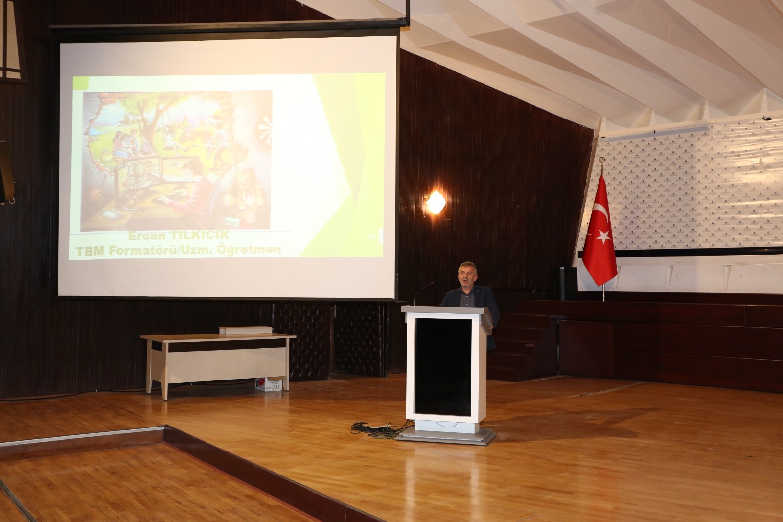 Üniversitemizde “Hayat Arkadaşımı Nasıl Seçerim ve Bağımlılıkla Mücadele” Konulu Hizmet İçi Eğitim Düzenlendi-1