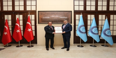 Kazakistan Eğitim Bilimleri Akademisi Başkanı Askarbek Kusayinov Rektörümüz Prof. Dr. Musa Yıldız’ı Ziyaret Etti