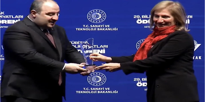 Üniversitemiz Öğretim Üyesi Prof. Dr. Leyla Açık’a Sanayi ve Teknoloji Bakanlığı ve Tübitak’tan Teşekkür Plaketi 