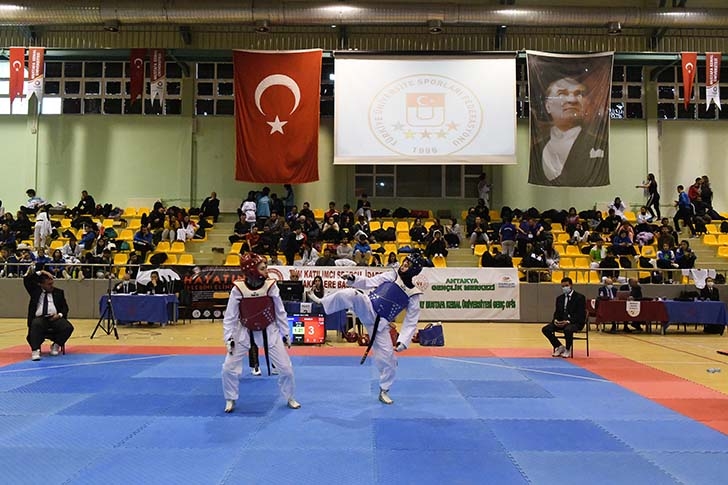 Üniversitemiz “Türkiye Üniversiteler Taekwondo Şampiyonası”nda Kadınlar Kategorisinde Birinci Oldu-1
