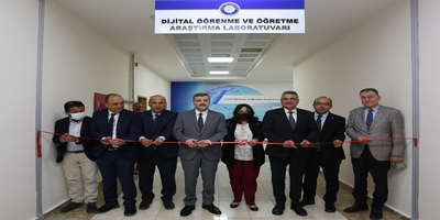 Dijital Öğrenme ve Öğretme Araştırma Laboratuvarı ile TOEFL IBT Sınav Merkezi Açıldı