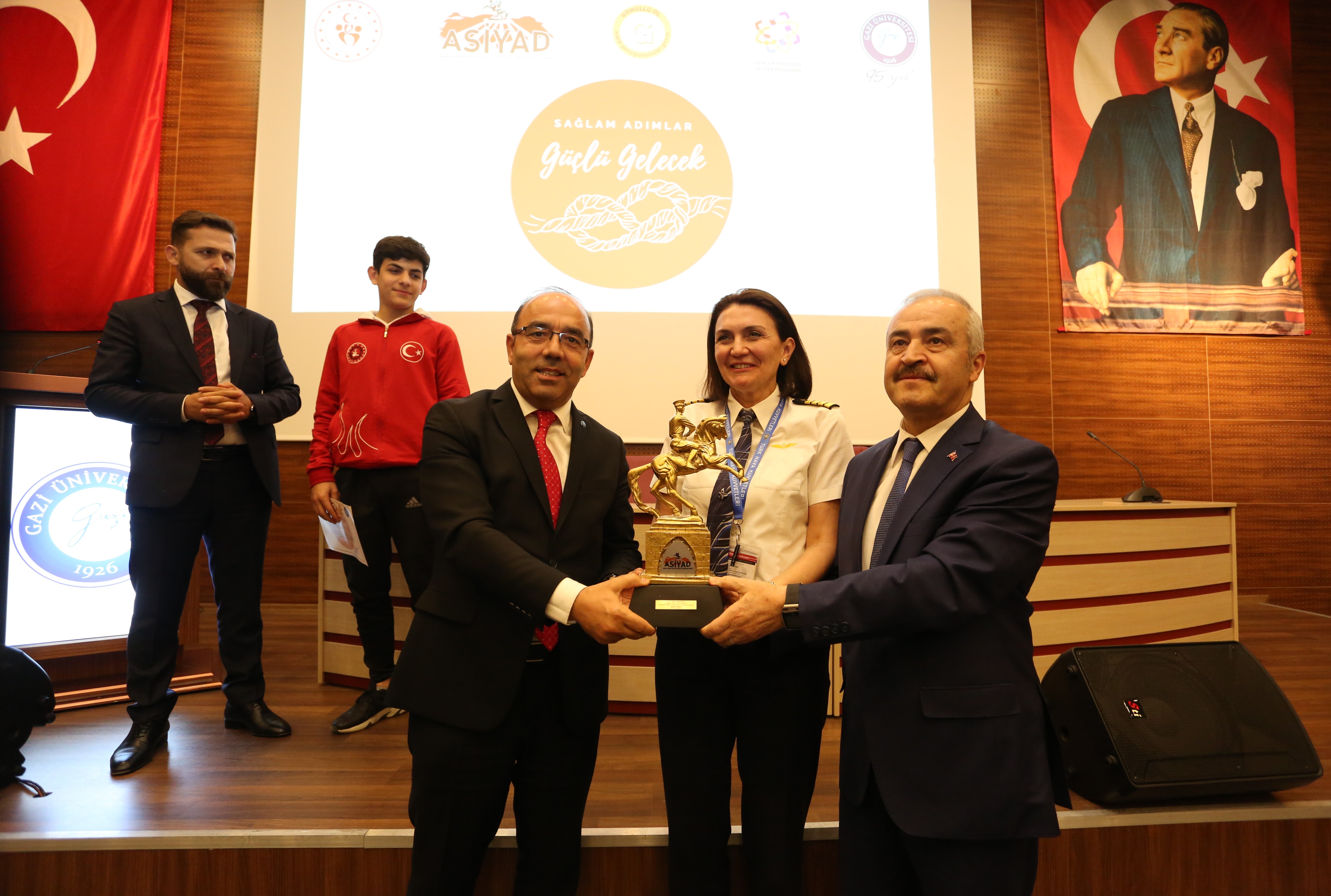 Gençlik Projeleri Destek Programı Kapsamında Düzenlenen “Sağlam Adımlar Güçlü Gelecek Projesi”nin Kapanış Toplantısı Gerçekleştirildi-1