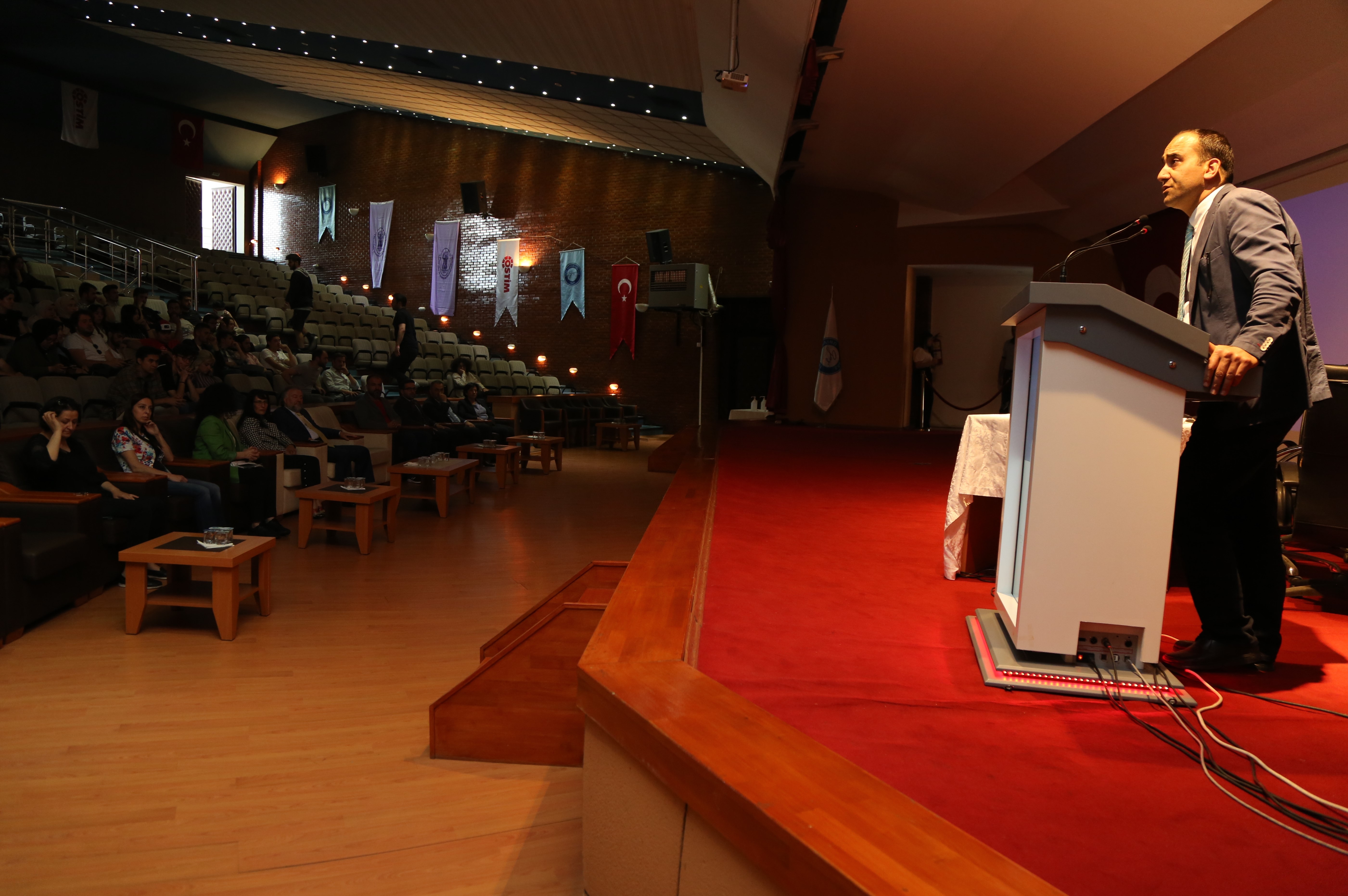 Üniversitemizde “Sanat ve Tasarıma Dair” Konulu Panel Düzenlendi-1