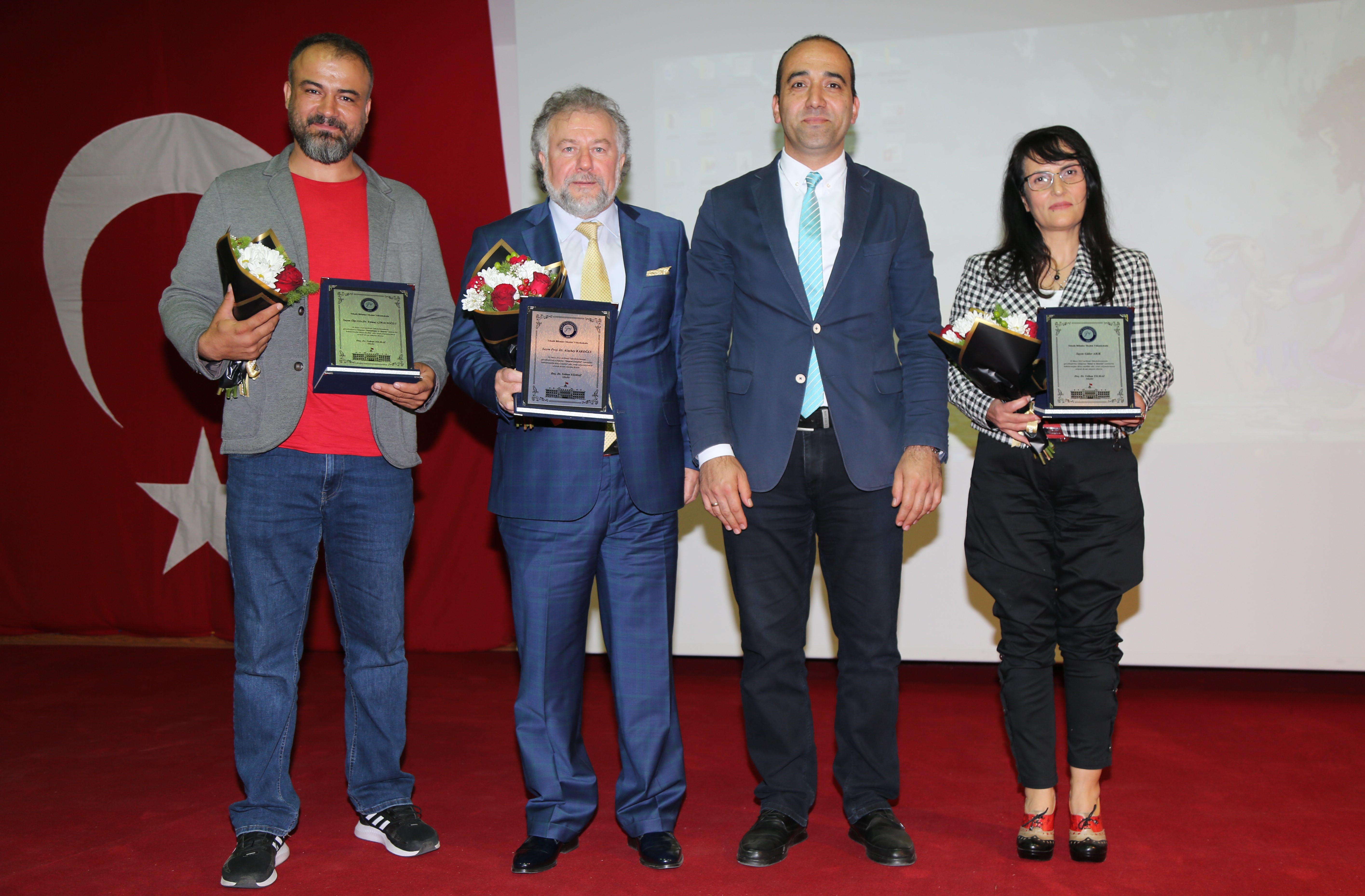 Üniversitemizde “Sanat ve Tasarıma Dair” Konulu Panel Düzenlendi-1