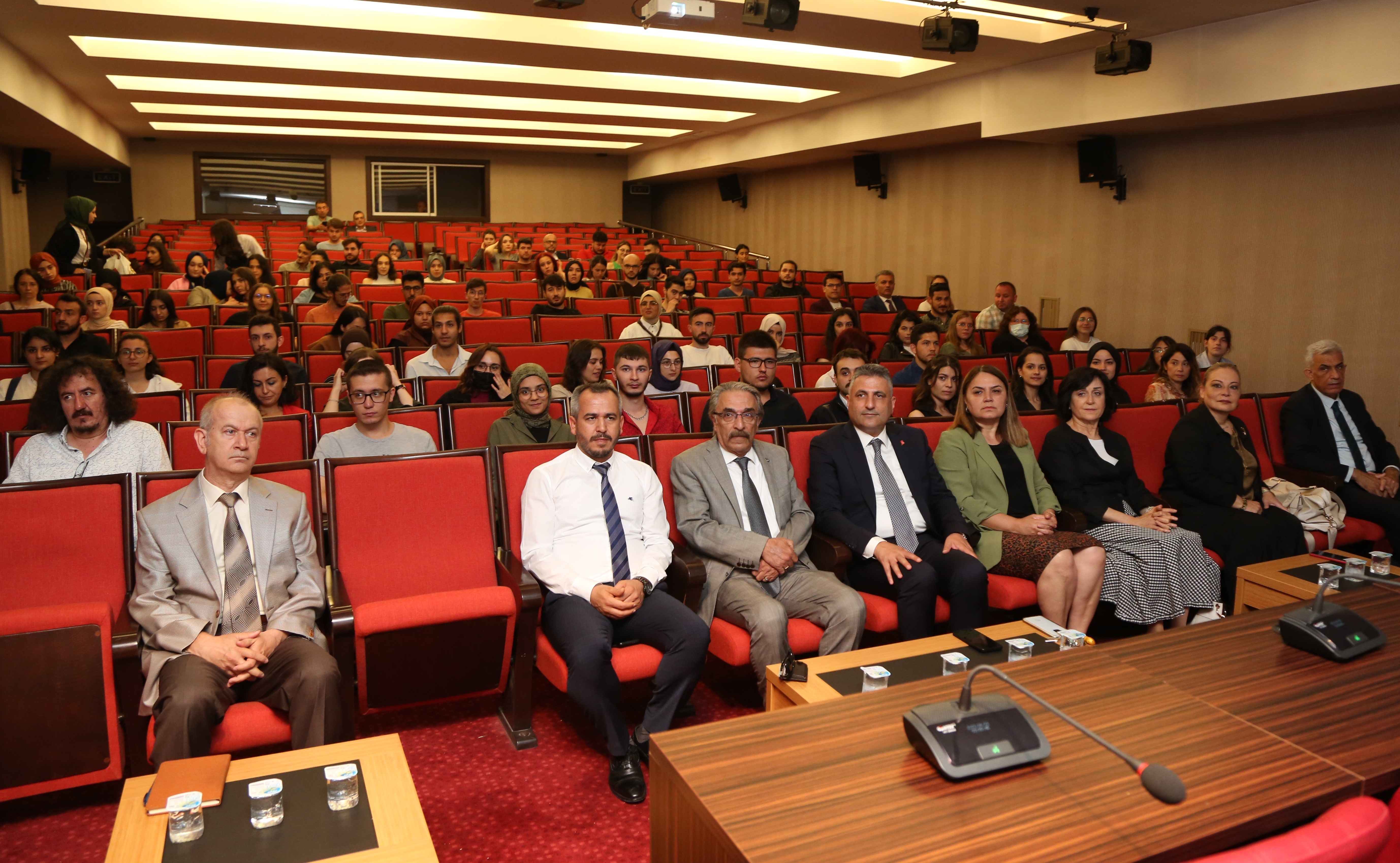 Üniversitemizde “2021-2022 Eğitim-Öğretim Yılı Öğrenci Toplulukları Ödül Töreni” Gerçekleştirildi-1
