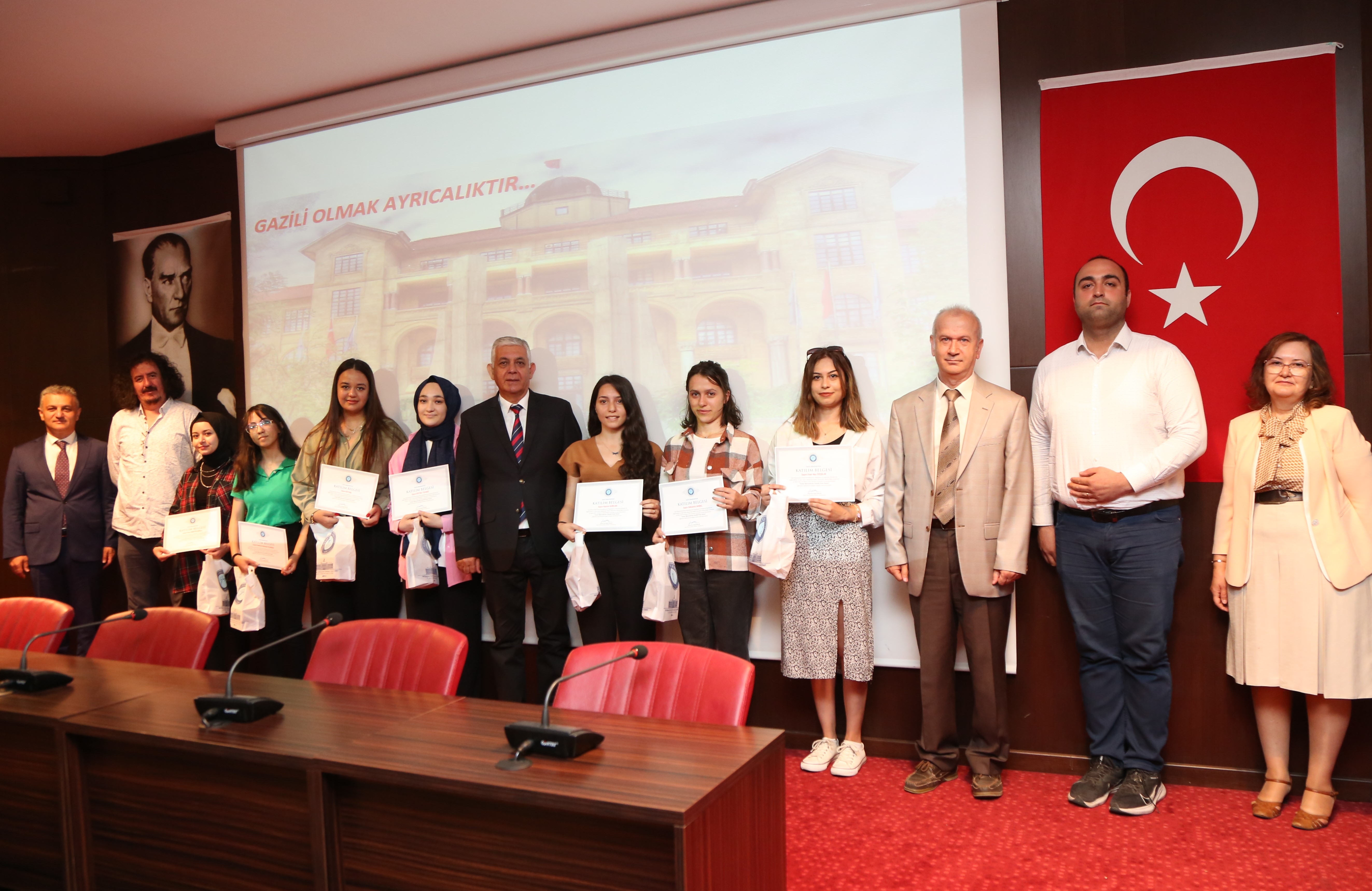 Üniversitemizde “2021-2022 Eğitim-Öğretim Yılı Öğrenci Toplulukları Ödül Töreni” Gerçekleştirildi-1
