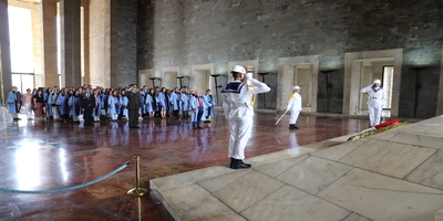  Diş Hekimliği Fakültesi Öğretim Elemanları , 2021- 2022 Mezunları ile Birlikte Anıtkabir’i Ziyaret Etti