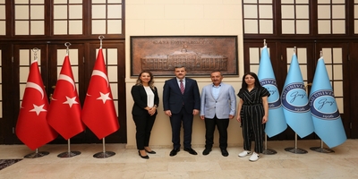 Rektörümüz Prof. Dr. Musa Yıldız, Hizmet İçi Eğitim Programlarına Katılan Eğitimcilere Belge Takdim Etti