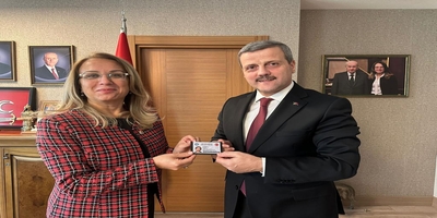 Rektörümüz Prof. Dr. Musa Yıldız, MHP Genel Başkan Yardımcılarına Mezun Kartlarını Takdim Etti