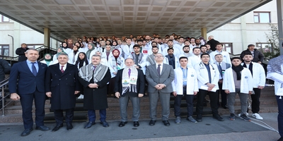 Üniversitemiz Tıp Fakültesi Öğrencileri Gazze İçin Basın Açıklaması Yaptı