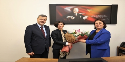 Üniversitemiz Hemşirelik Fakültesinde Devir Teslim Töreni Yapıldı