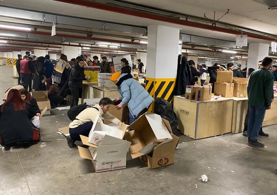 “Ayni Yardım Kampanyası” Kapsamında Hazırlanan 16 Tır ve 3 Kamyon Yardım Malzemesi Deprem Bölgesine Ulaştırıldı-1