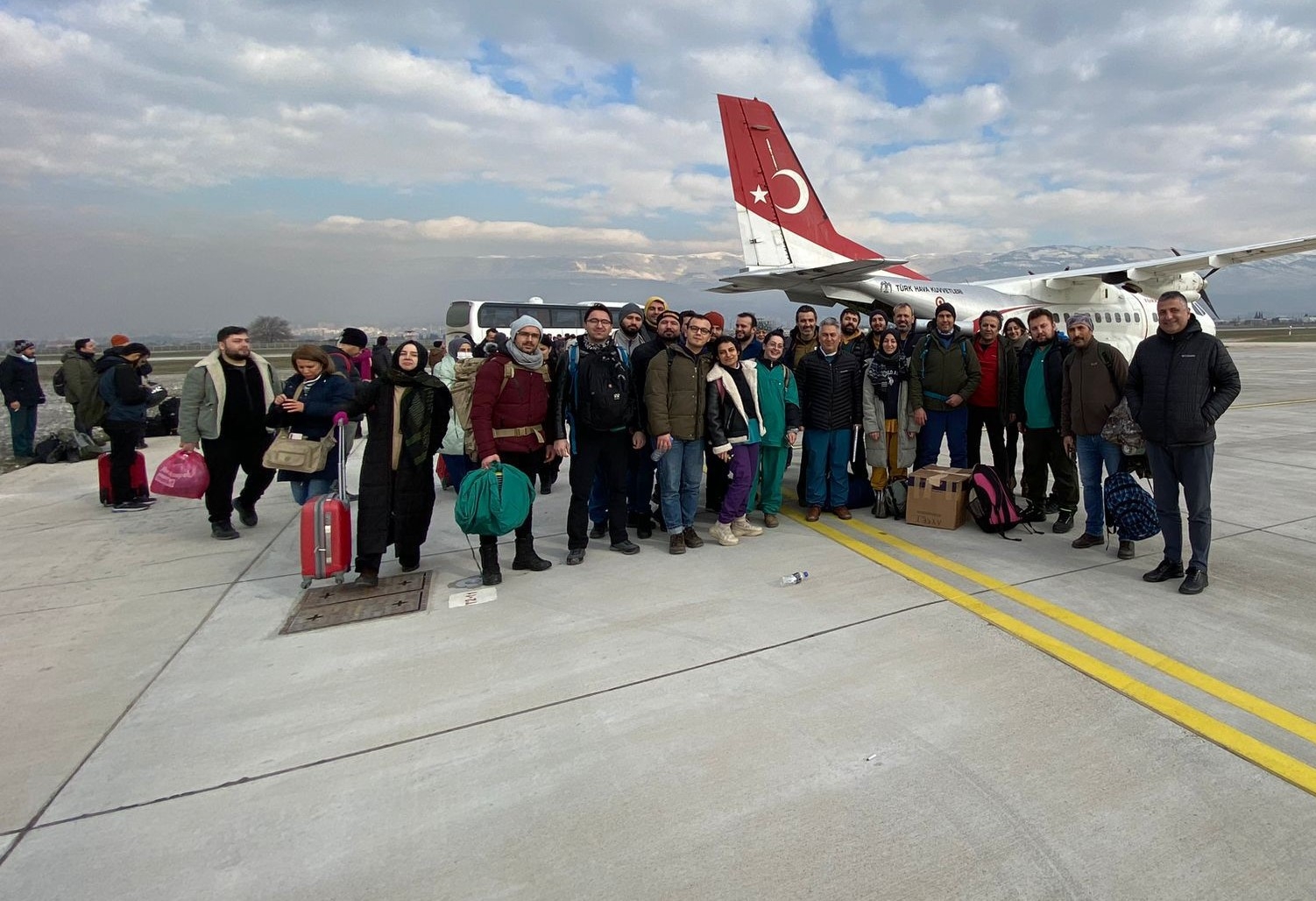 Üniversitemiz 53 Kişiden Oluşan Üçüncü Sağlık Ekibini Deprem Bölgesine Gönderdi-1