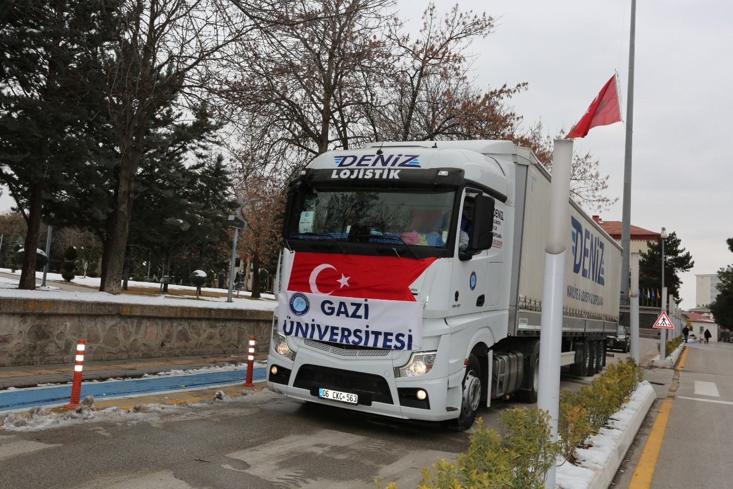 16. Yardım Tırı Deprem Bölgesinde Yer Alan Osmaniye’ye Doğru Yola Çıktı-1